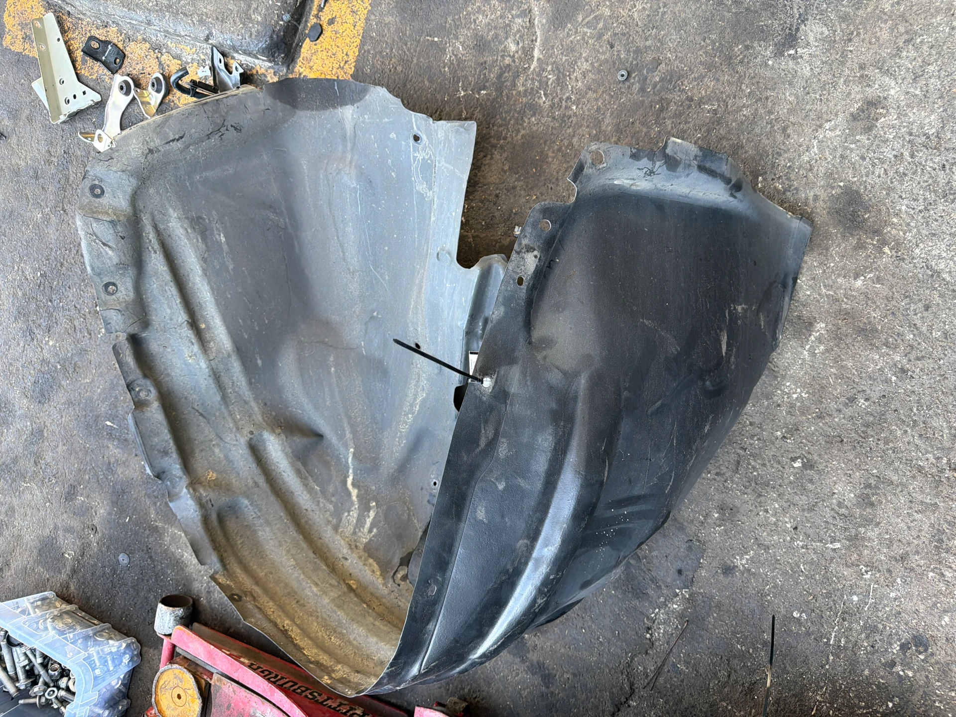 Rh Fender Liner · 1