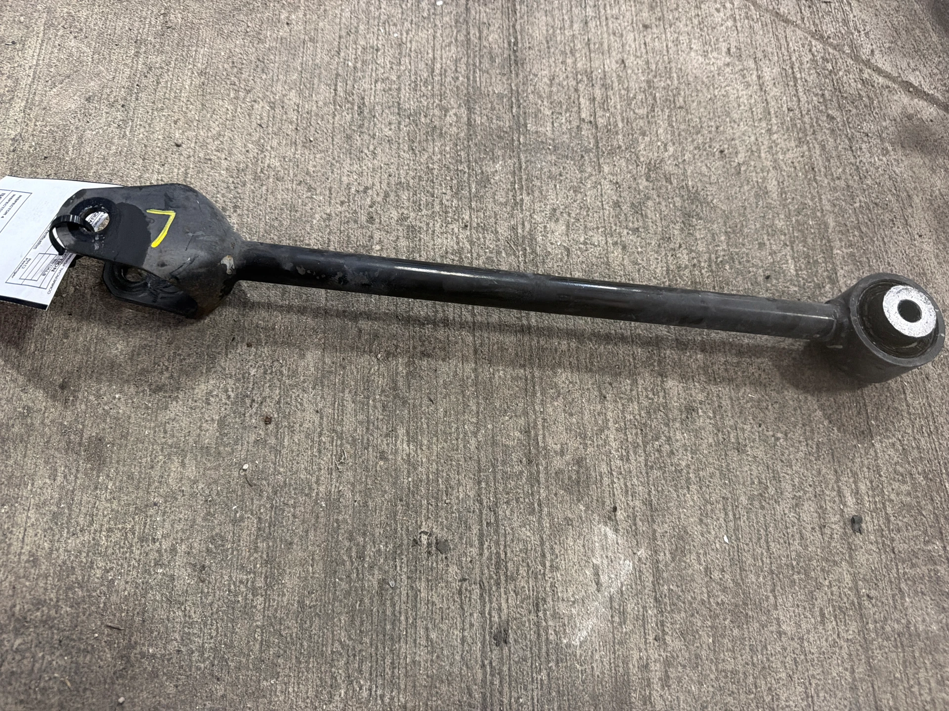 Lh Rear Lower Link Assy · 1