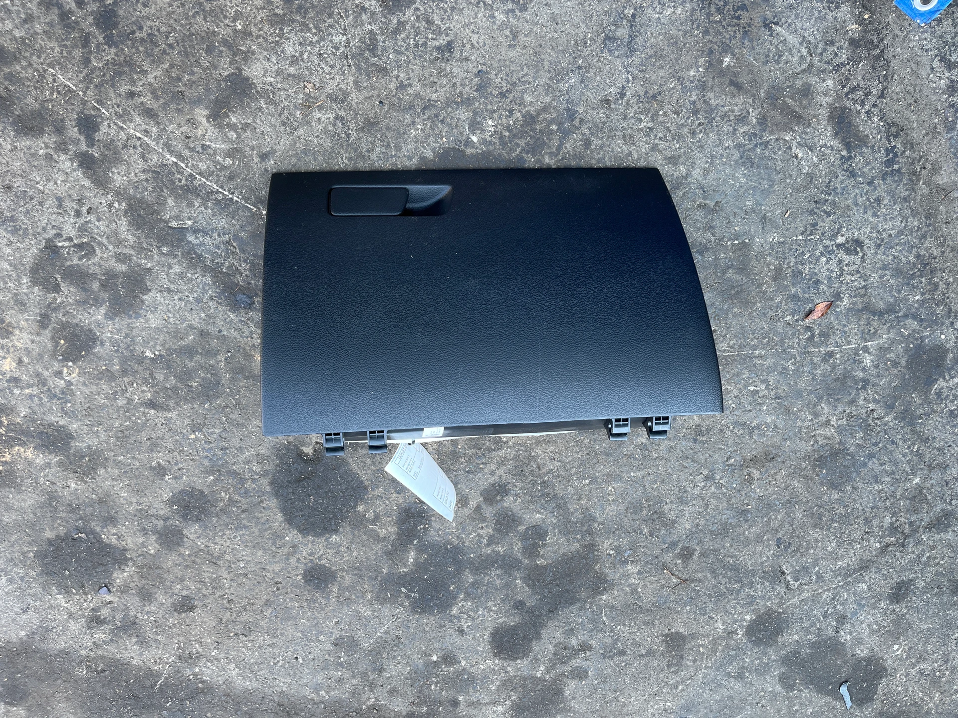 Glove Box Assy · 1