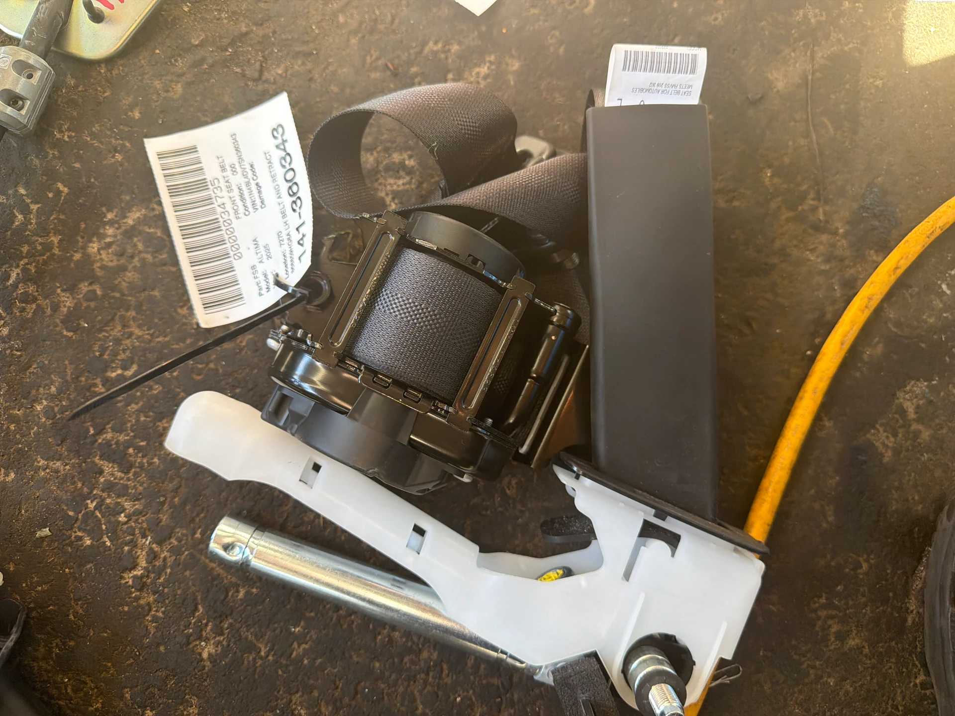 Lh Belt and Retractor · 1