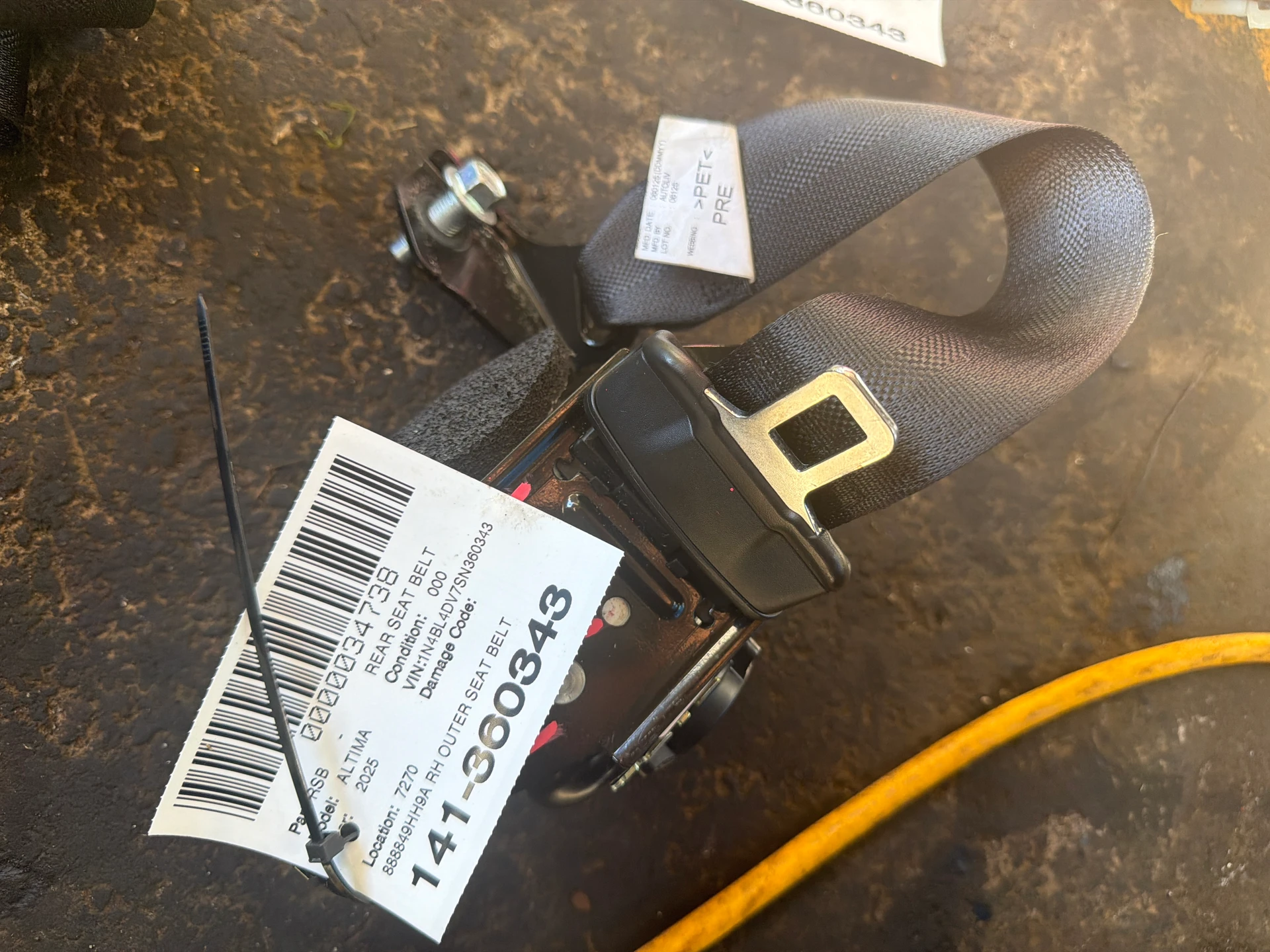 Rh Outer Seat Belt · 1