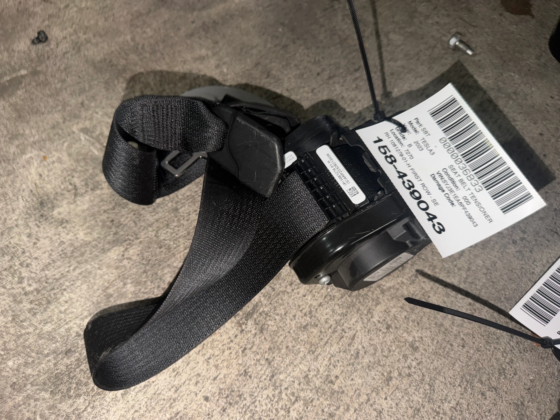 Rh First Row - Seat Belt Retractor Assembly · 1