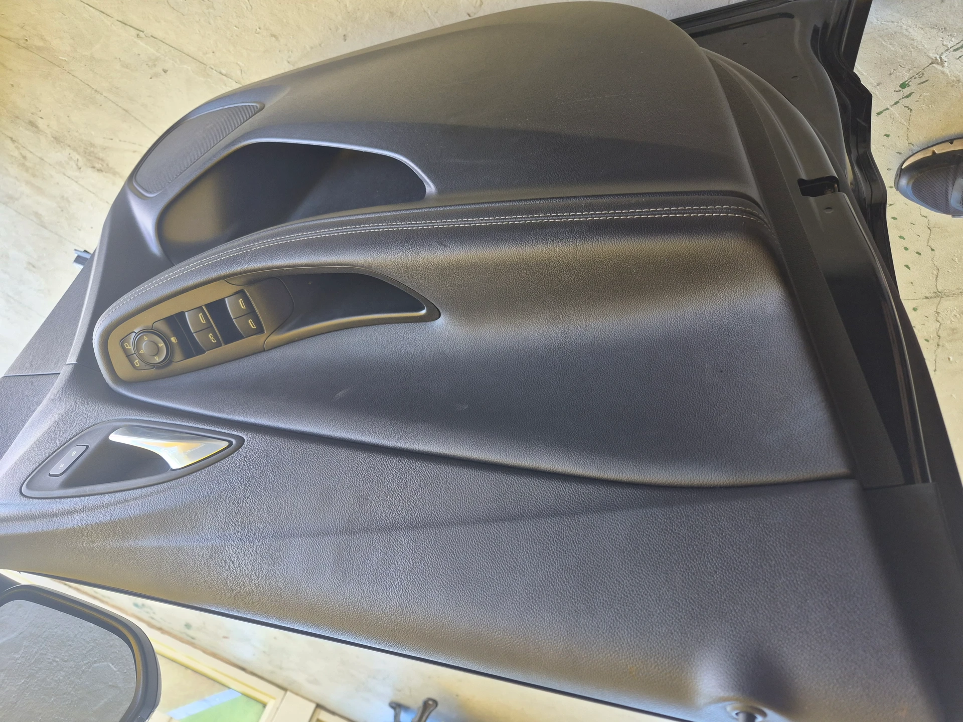Lh Door Trim Panel w/o Memory Black · 1