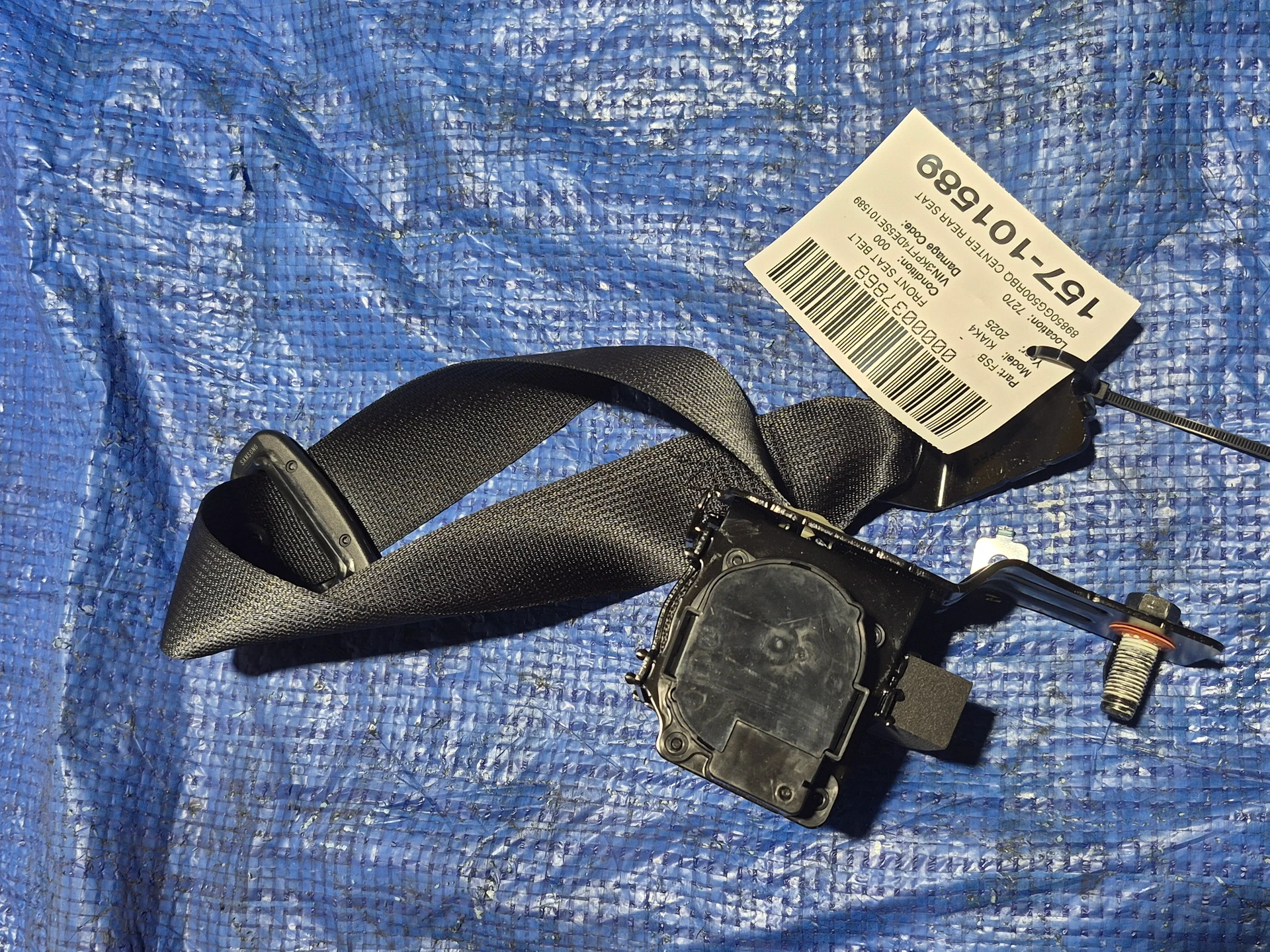 Center Rear Seat Belt · 1
