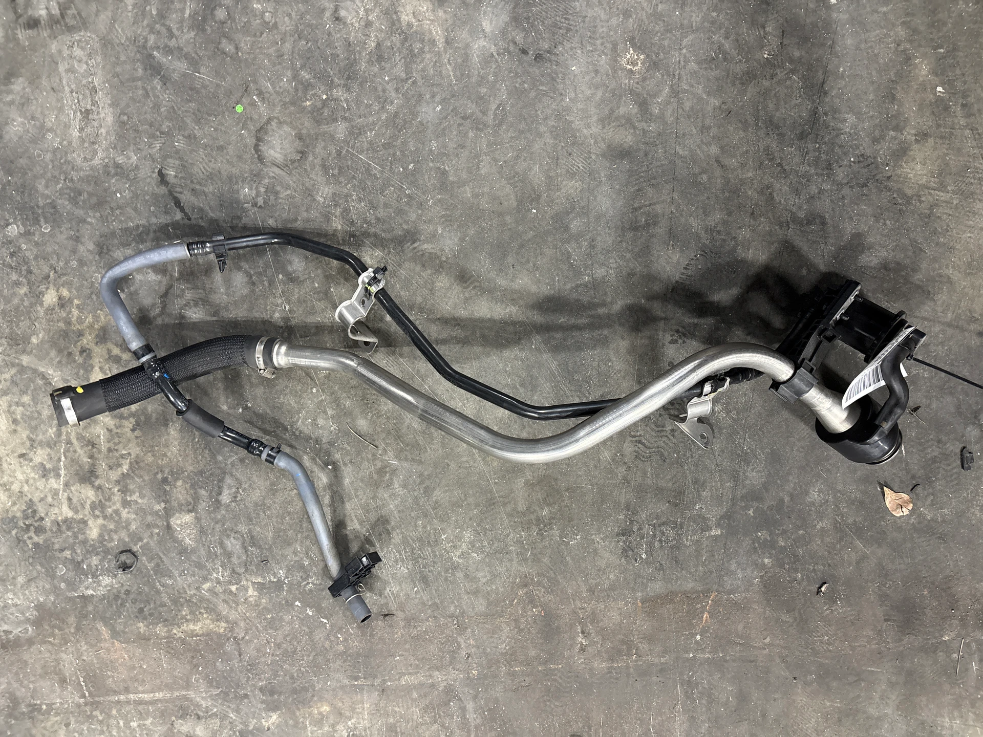 Filler Neck · 1