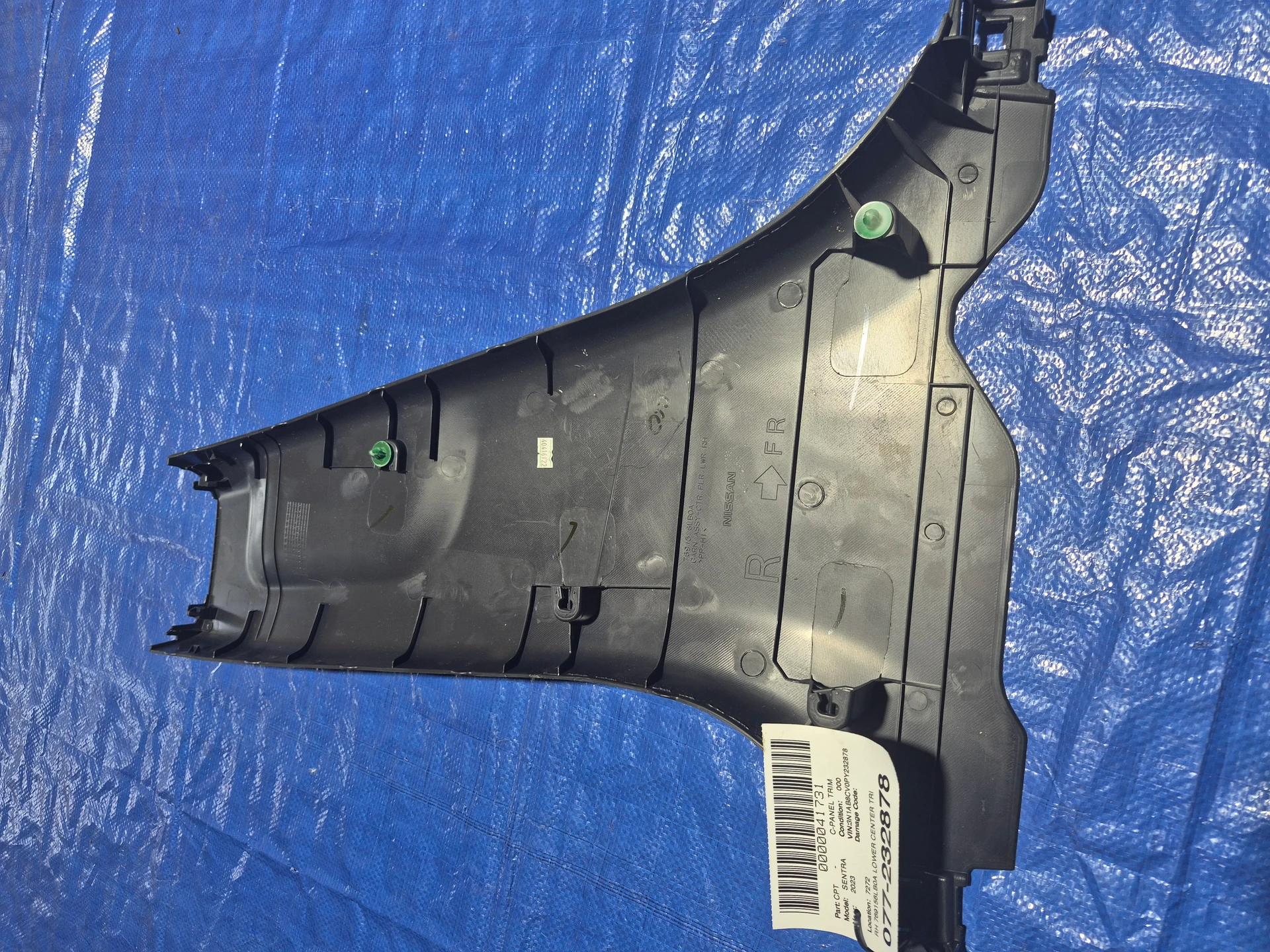 Rh Lower Center Trim Pillar · 1
