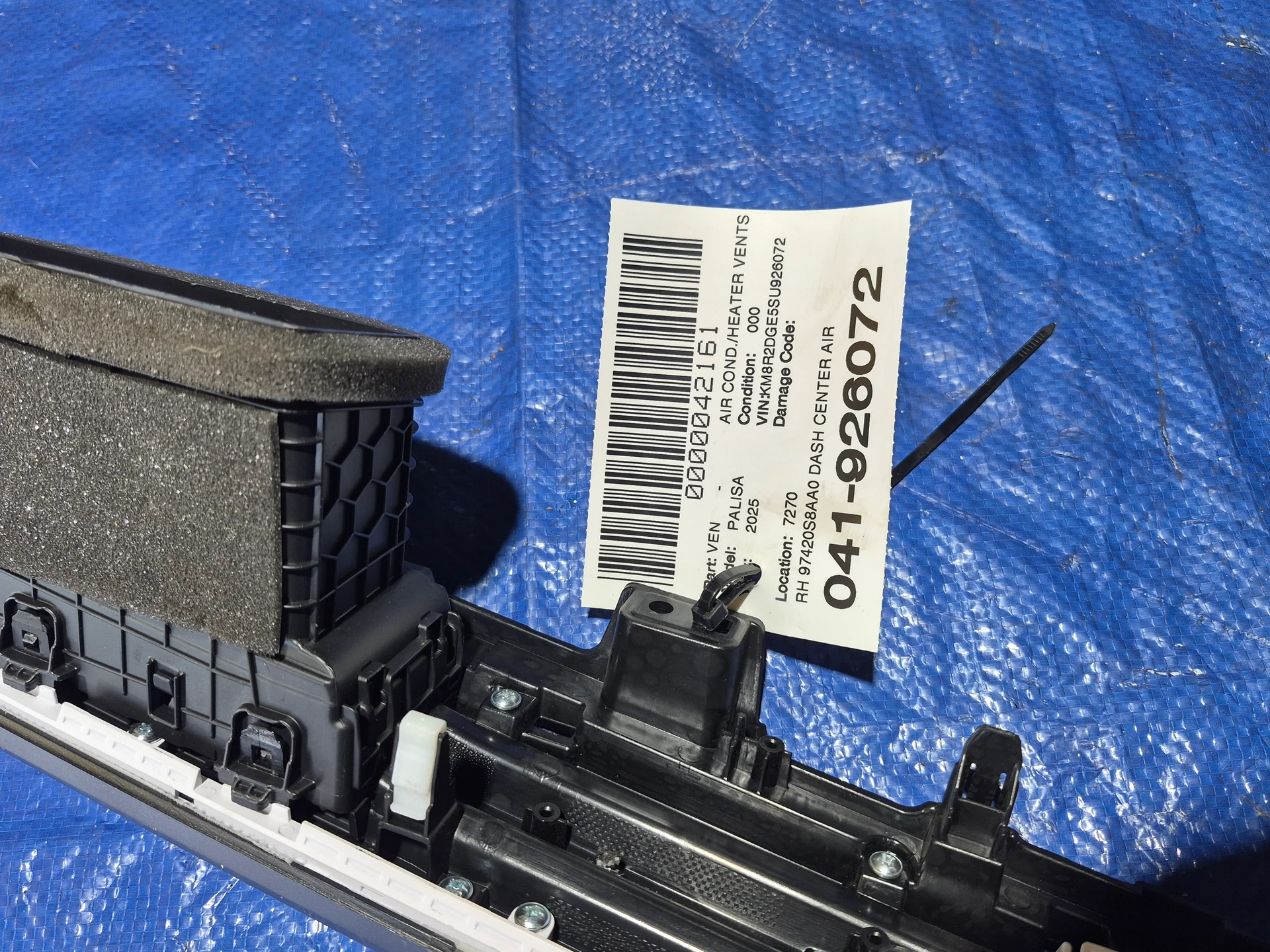 Rh Dash Center Air Vent Grille · 2