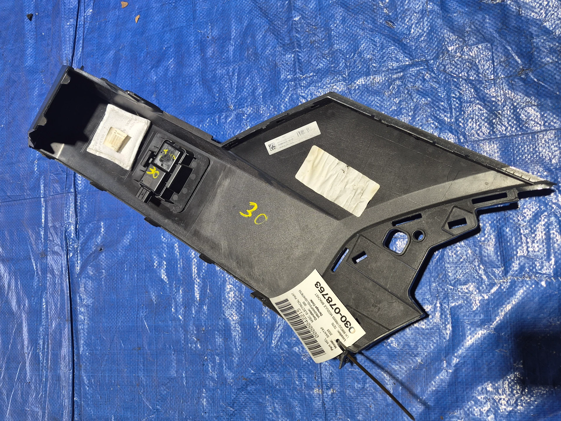 Lh Module Bracket · 1