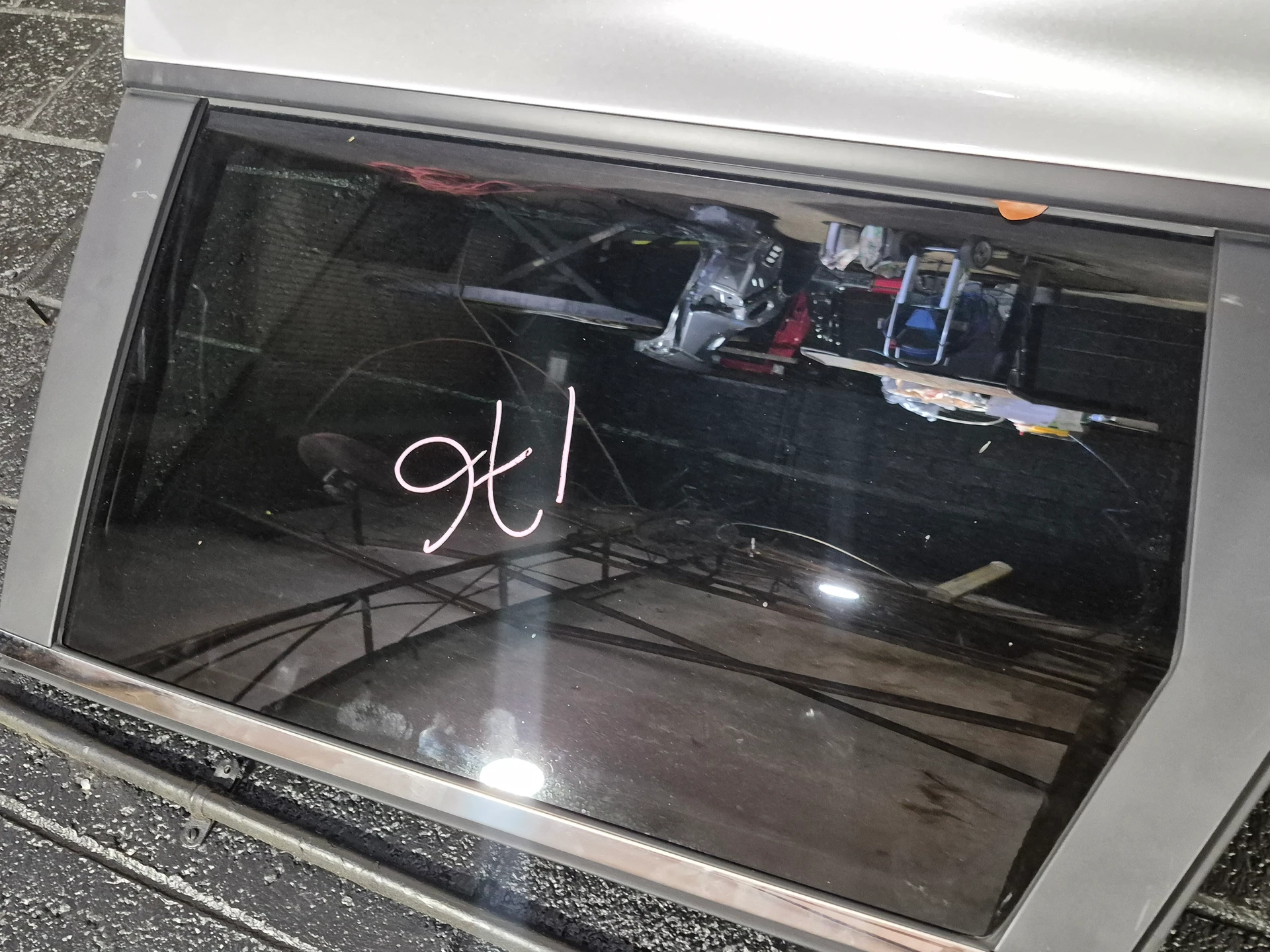 Rh Rear Door Glass · 1