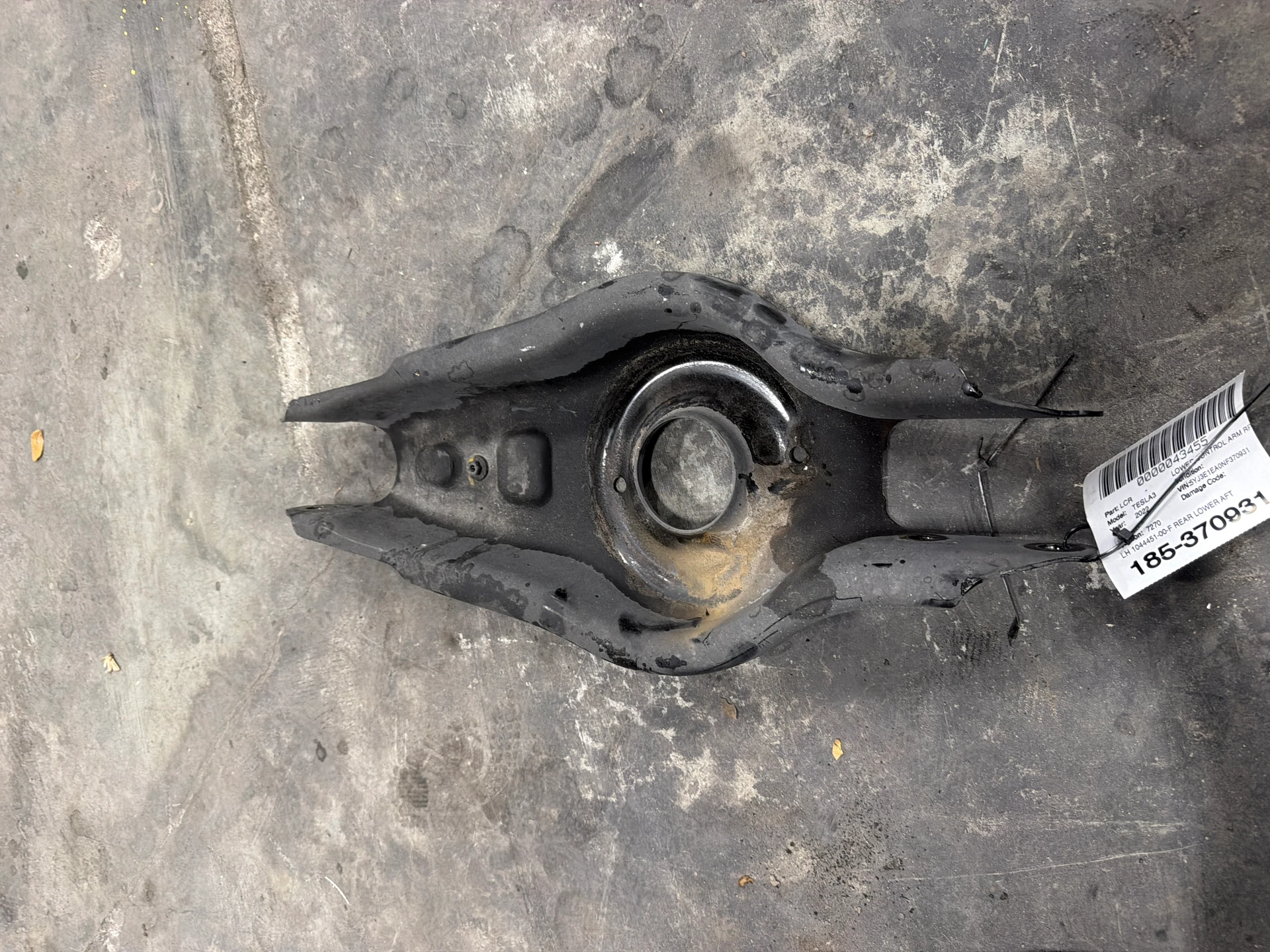 Lh Rear Lower Aft Link Assy · 1