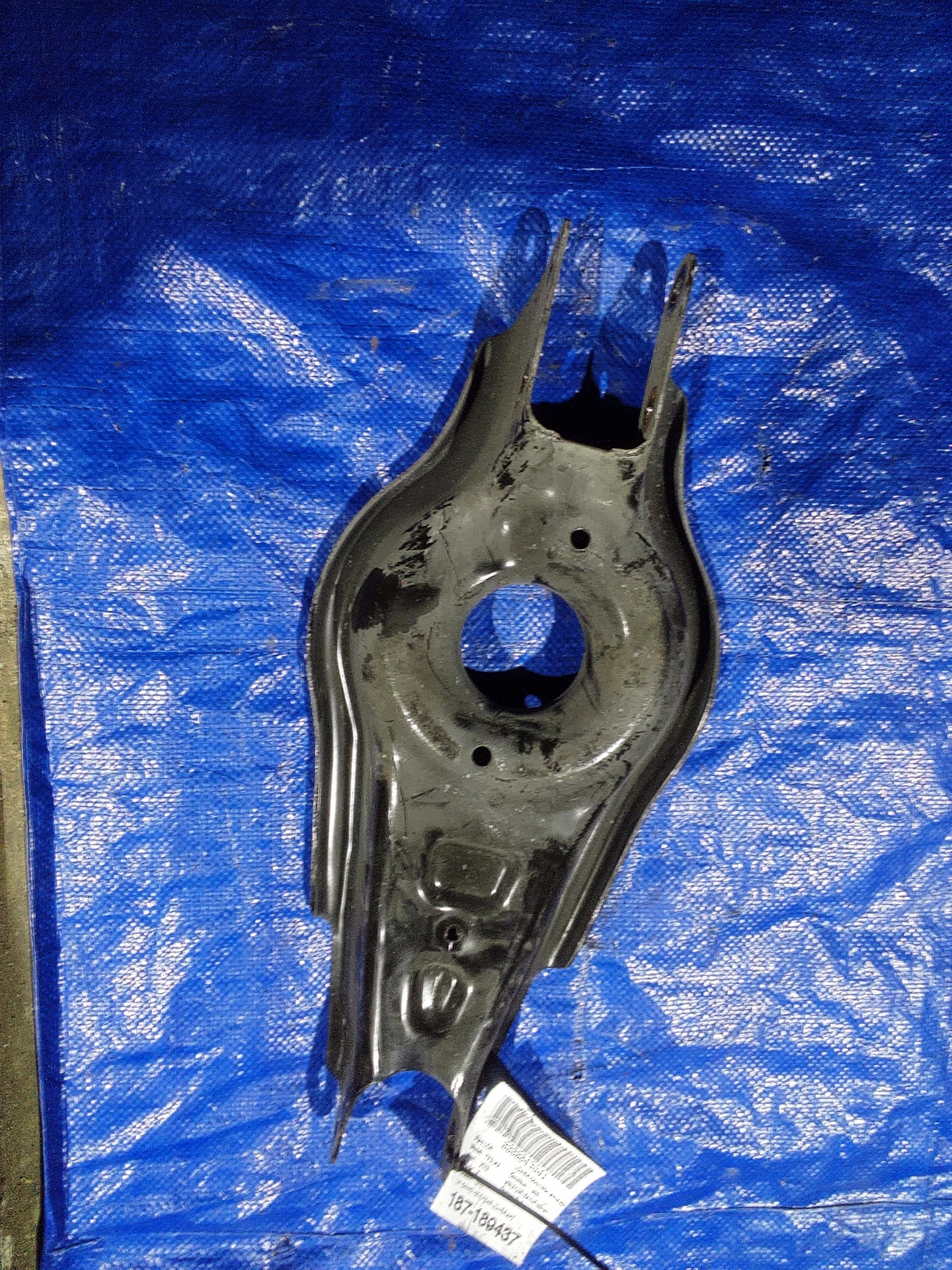 Lh Rear Lower Aft Link Assy · 1
