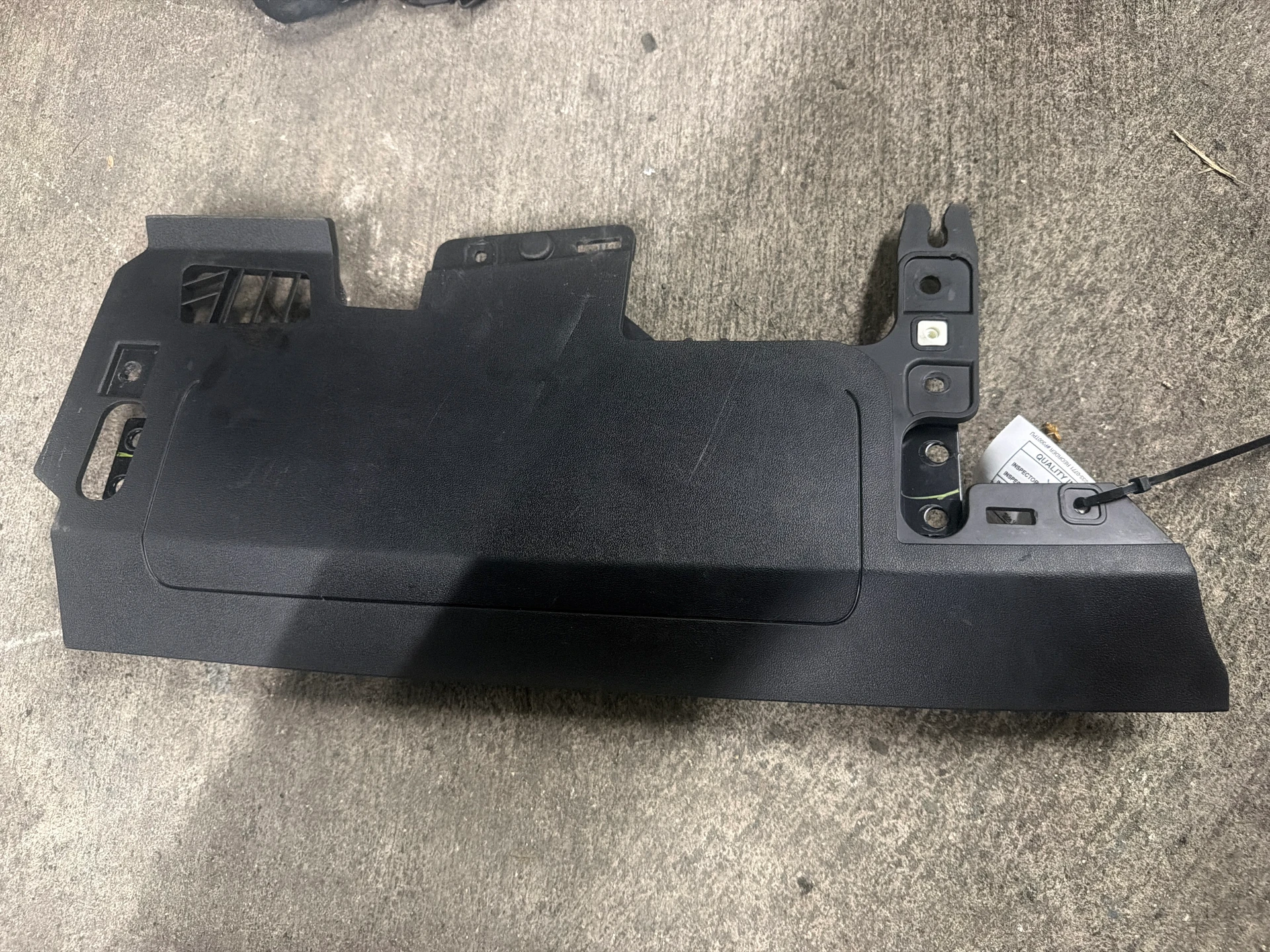 Lh Knee Air Bag · 1