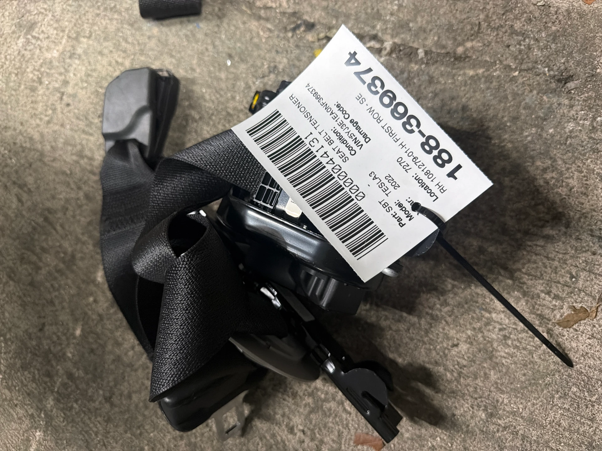 Rh First Row - Seat Belt Retractor Assembly · 1