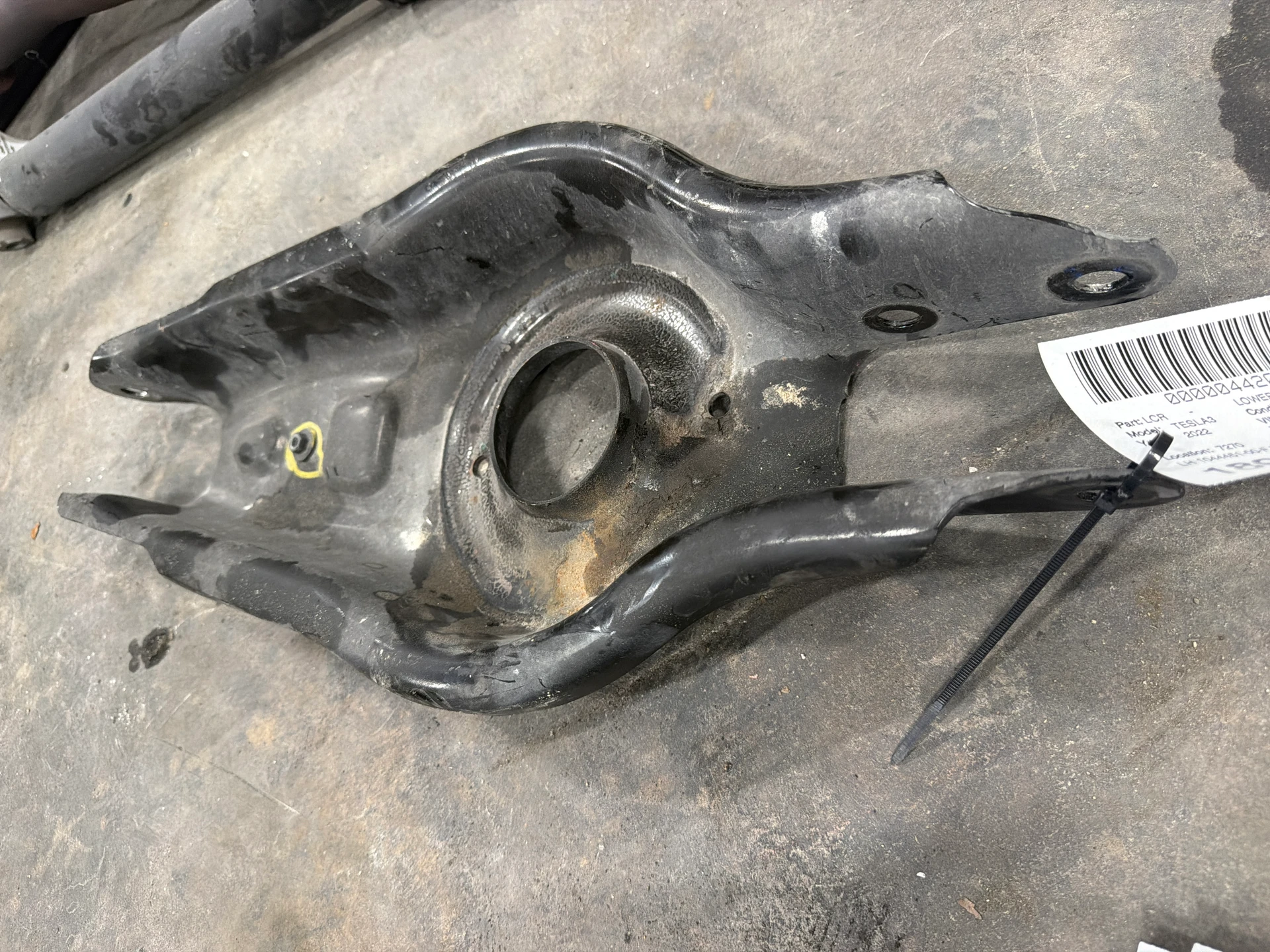 Lh Rear Lower Aft Link Assy · 1