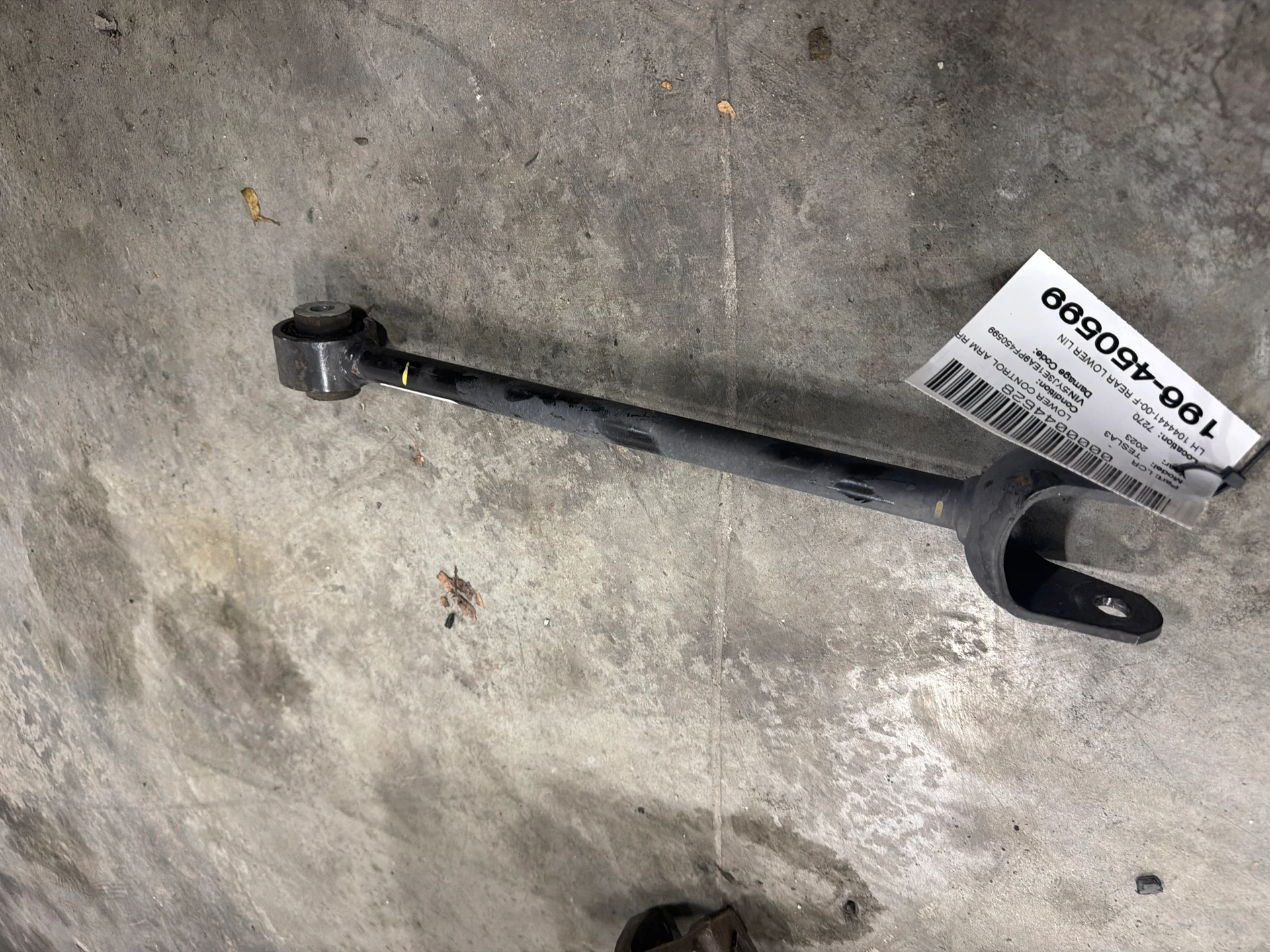 Lh Rear Lower Link Assy · 1