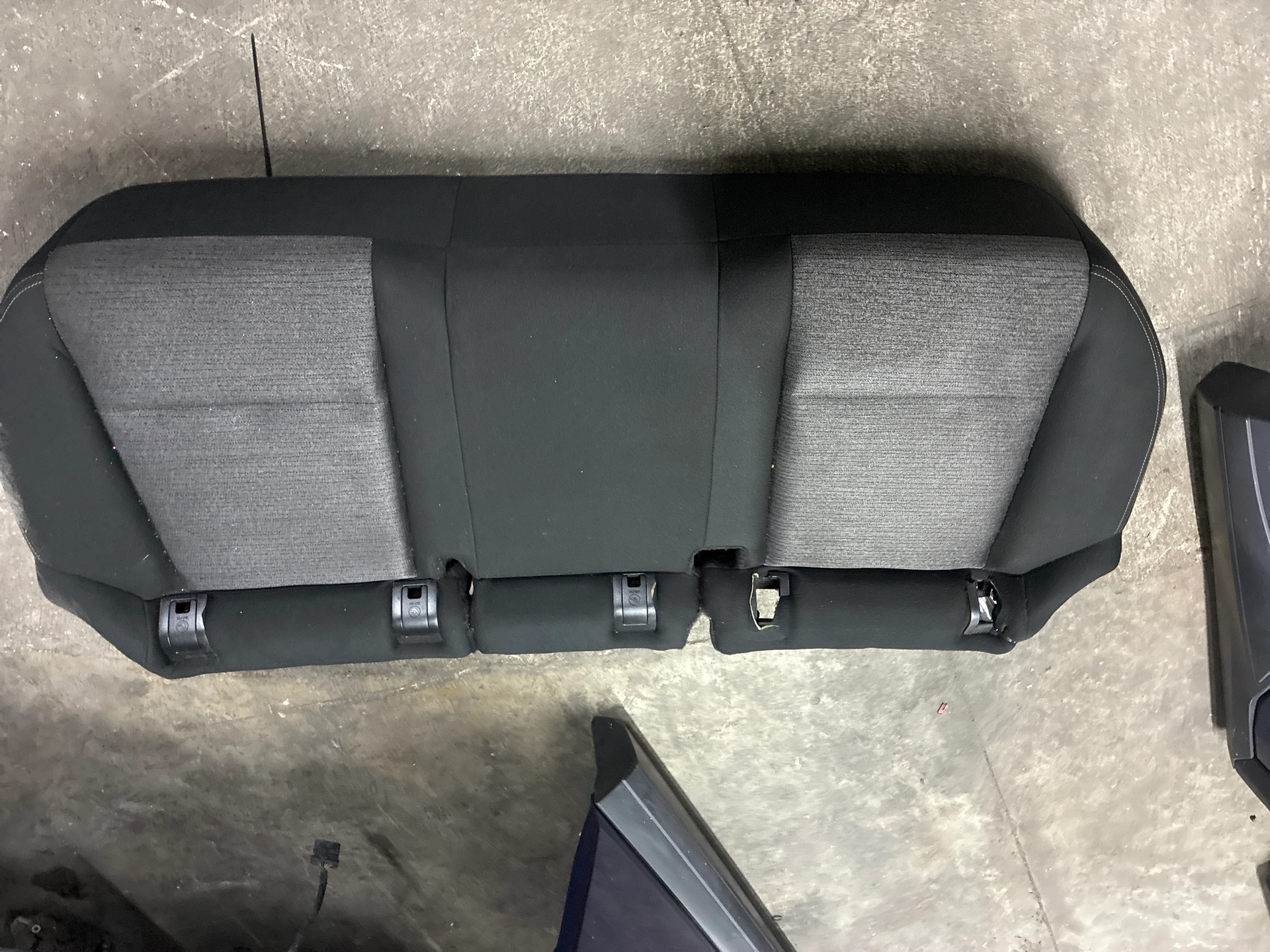 Rear Seat Assy · 3