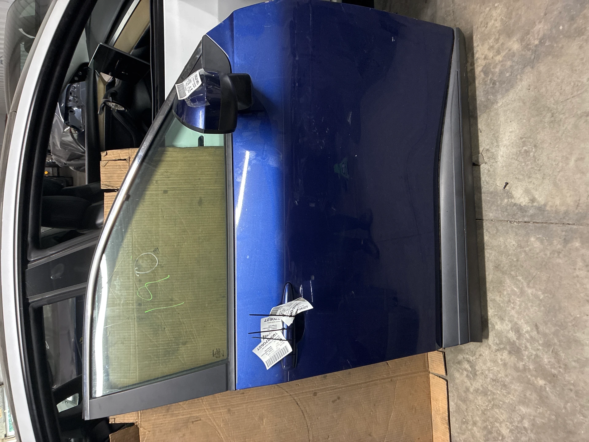 Rh Front Door Assy · 1