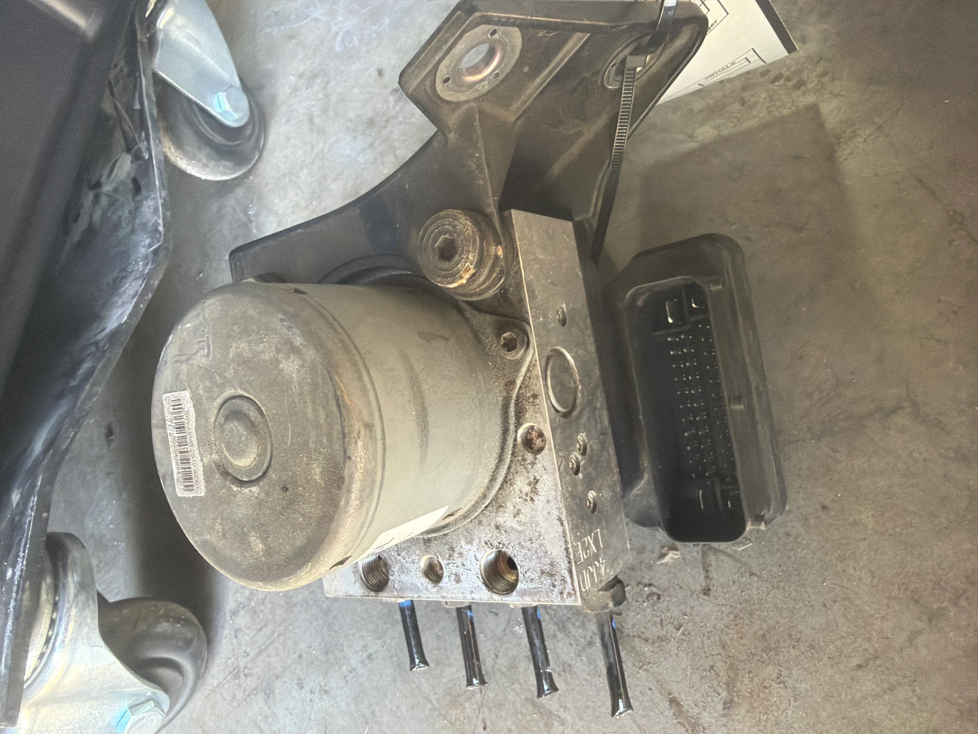 Abs Control Unit · 1
