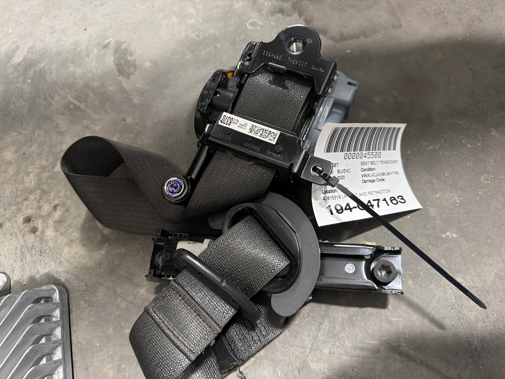 Lh Belt and Retractor · 1