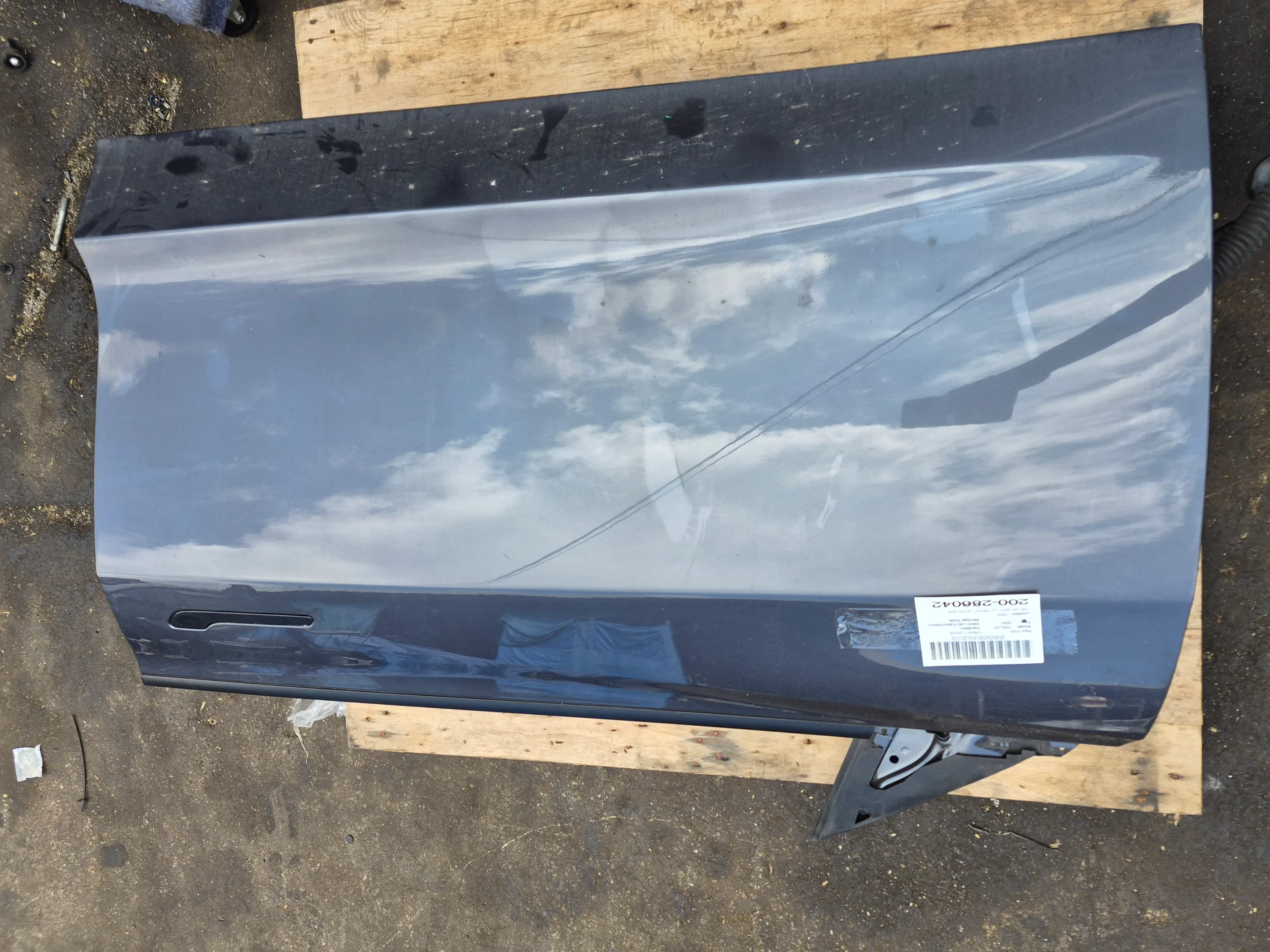 Lh Front Door Assy · 1