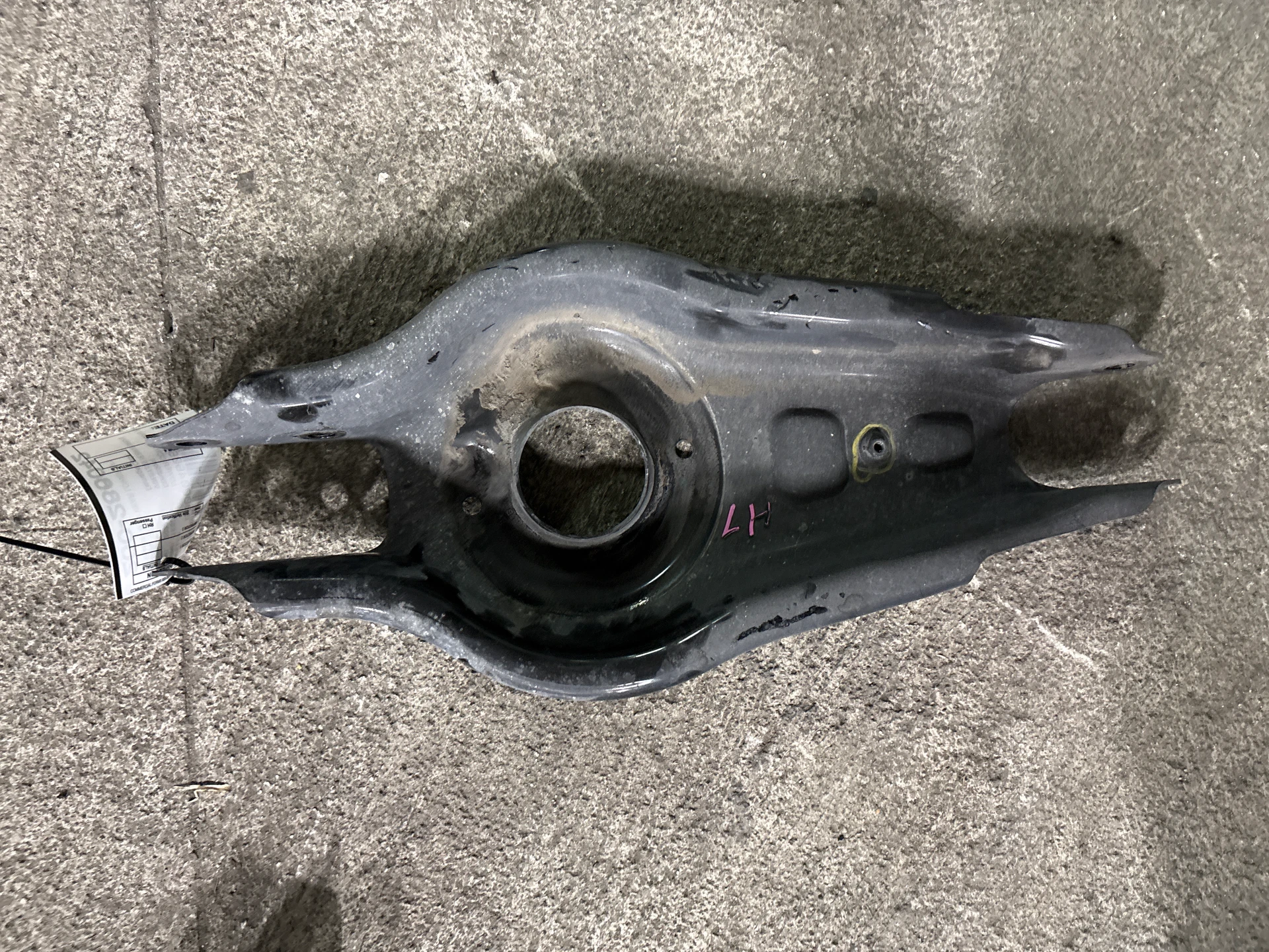 Lh Rear Lower Aft Link Assy · 1