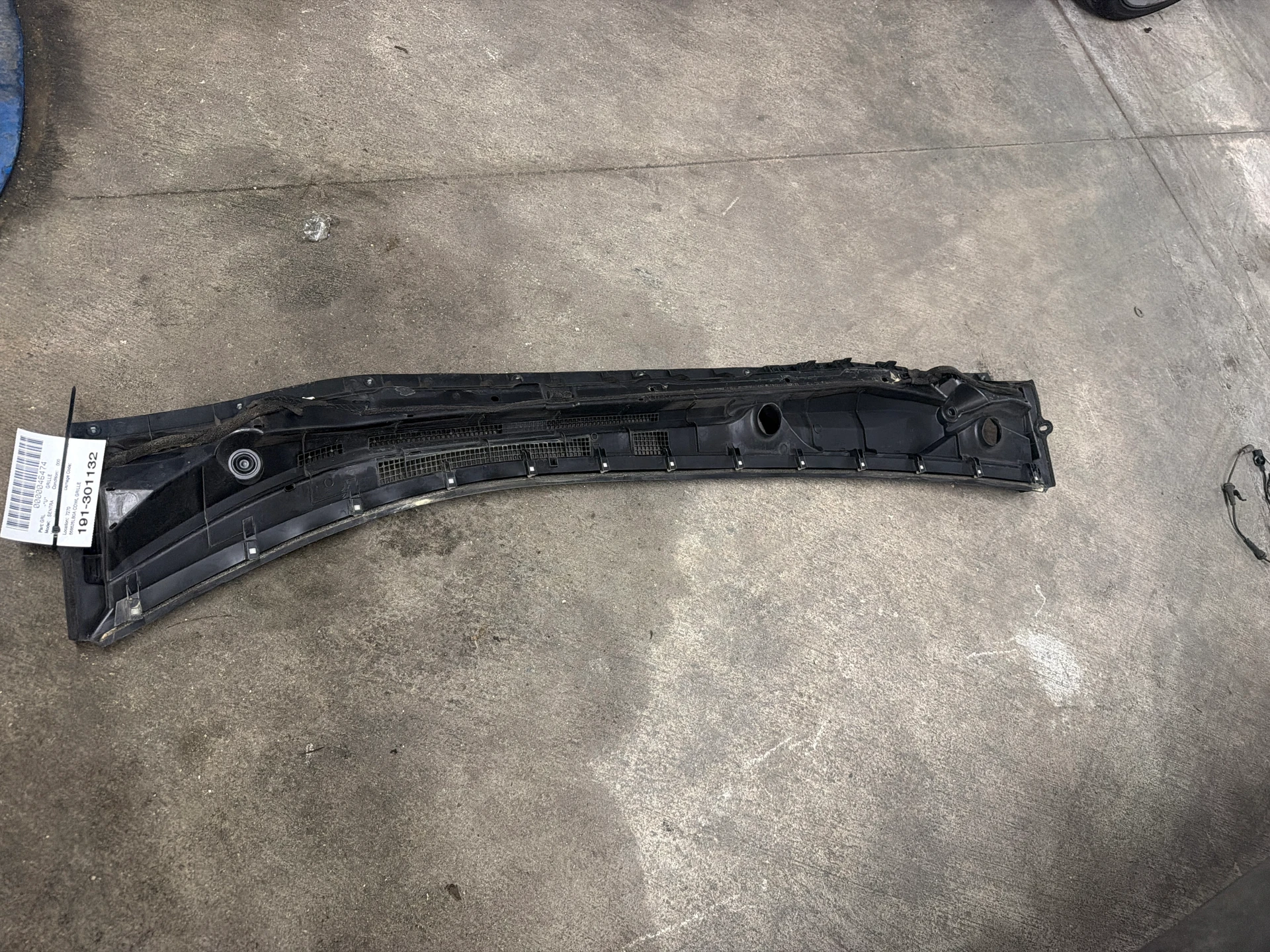 Cowl Grille · 1