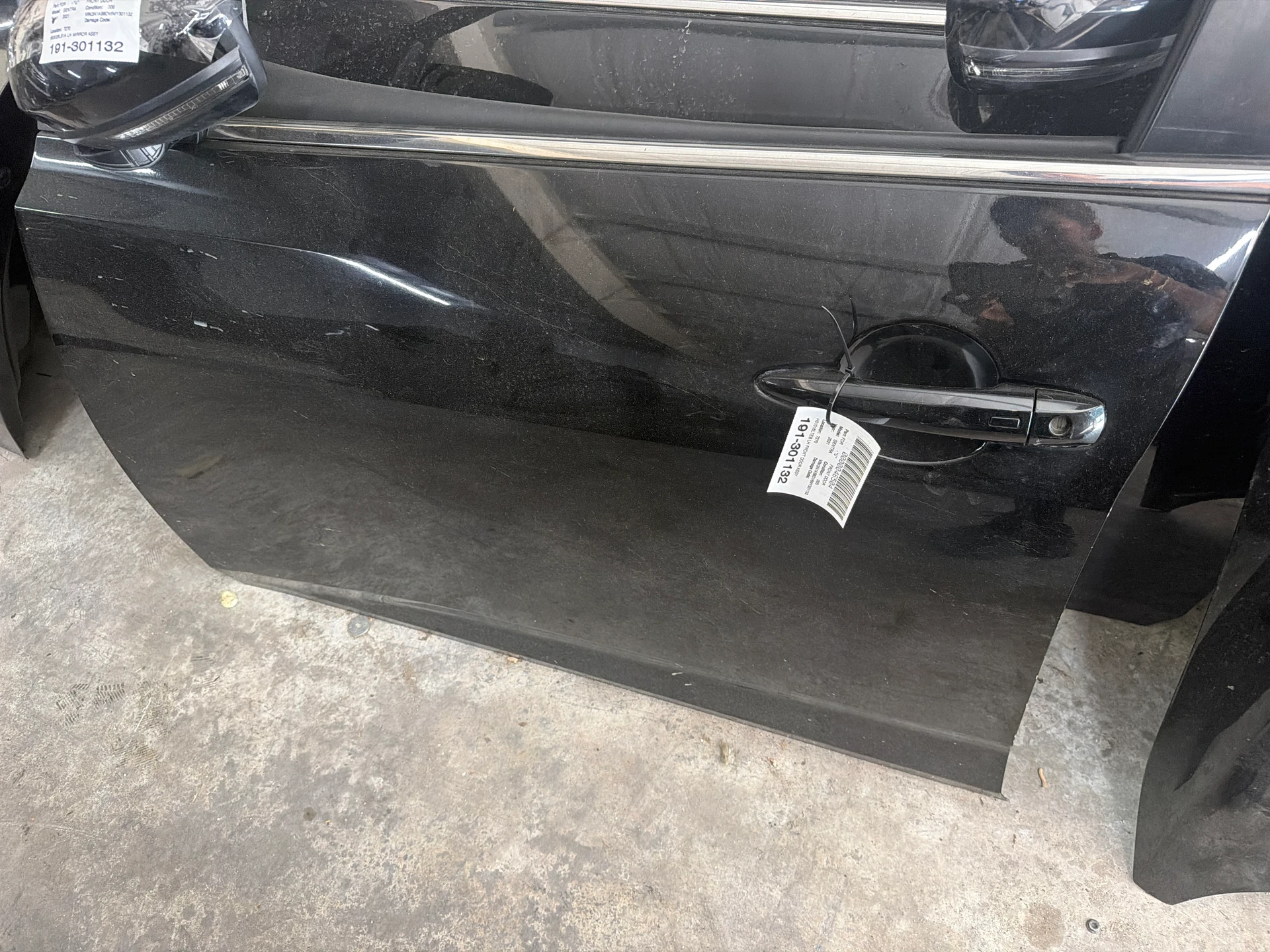 Lh Front Door Assy · 1