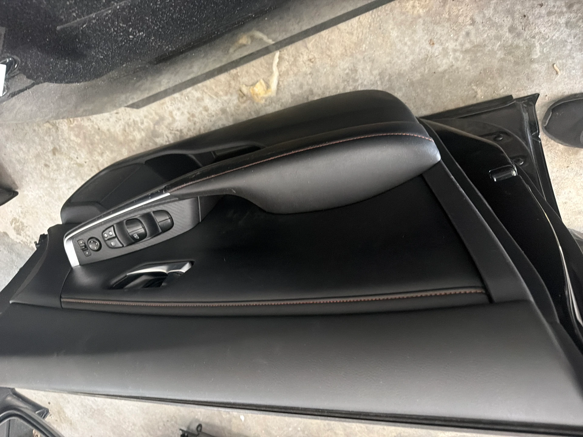 Lh Front Door Assy · 2