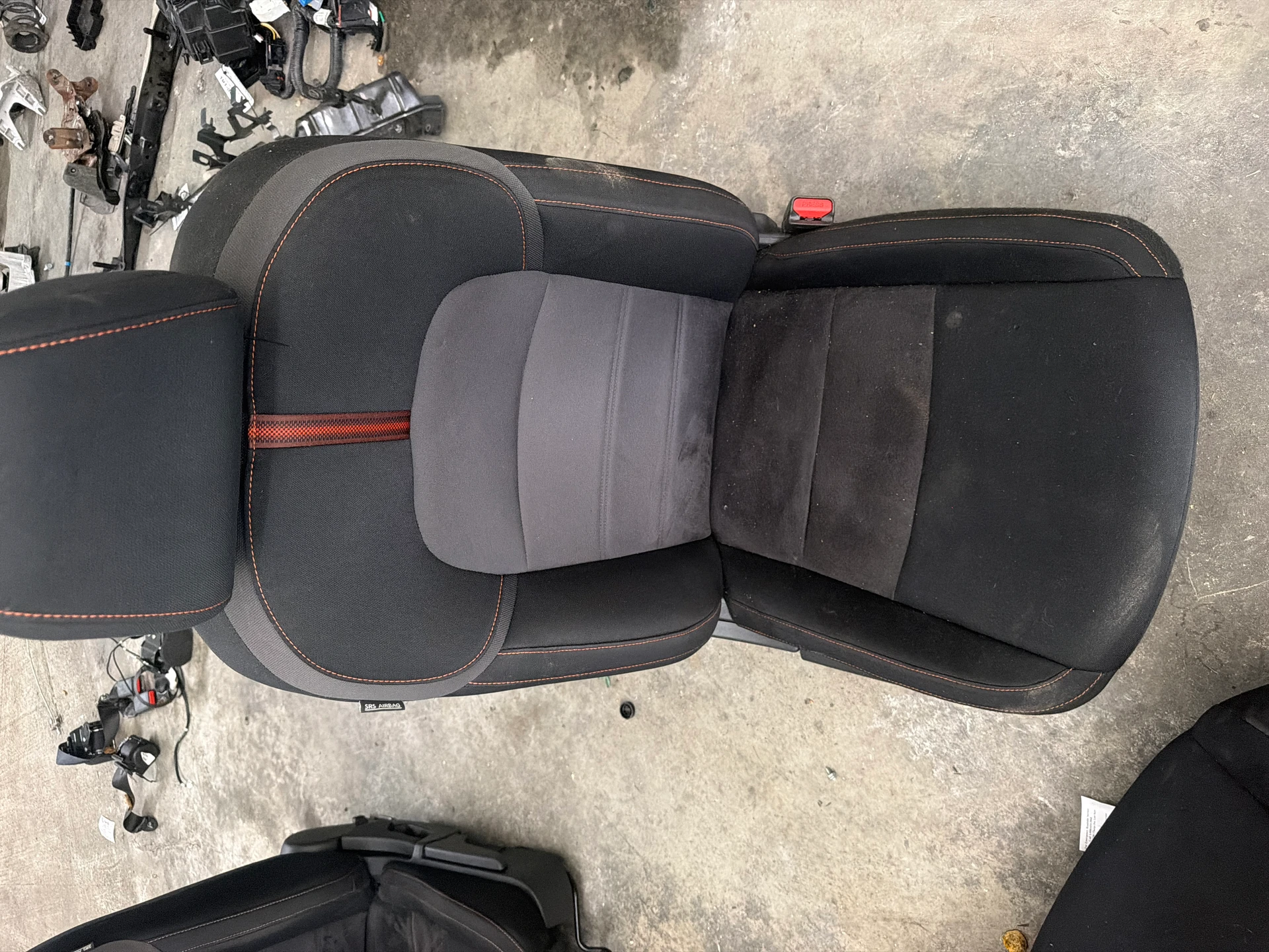 Rh Front Seat Assy · 1