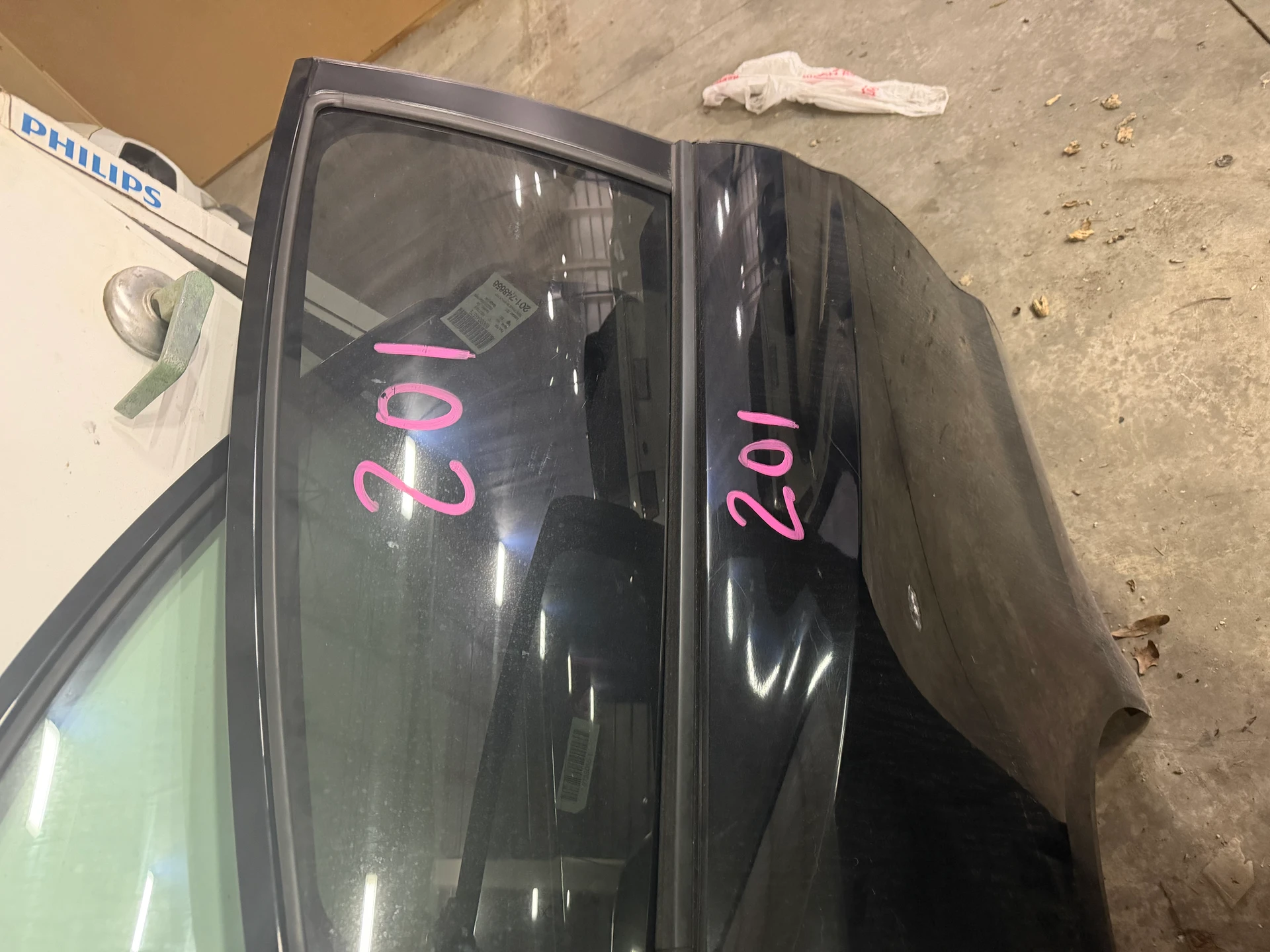Rh Rear Door Glass · 1