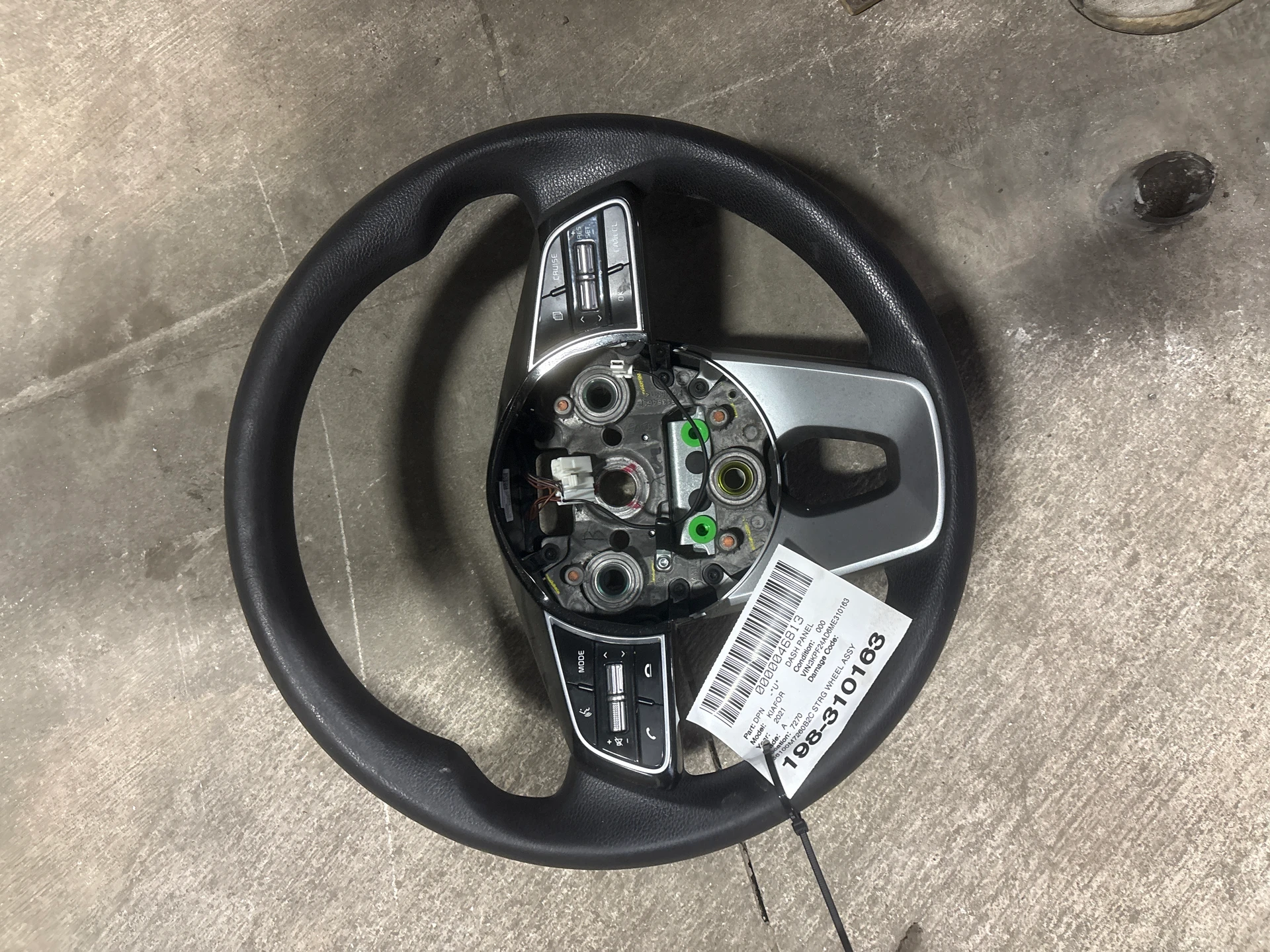 Strg Wheel Assy w/o Sport Wheel w/o Leather · 1