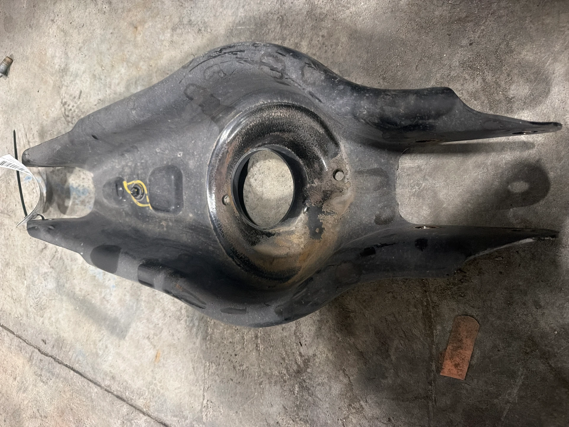 Lh Rear Lower Aft Link Assy · 1