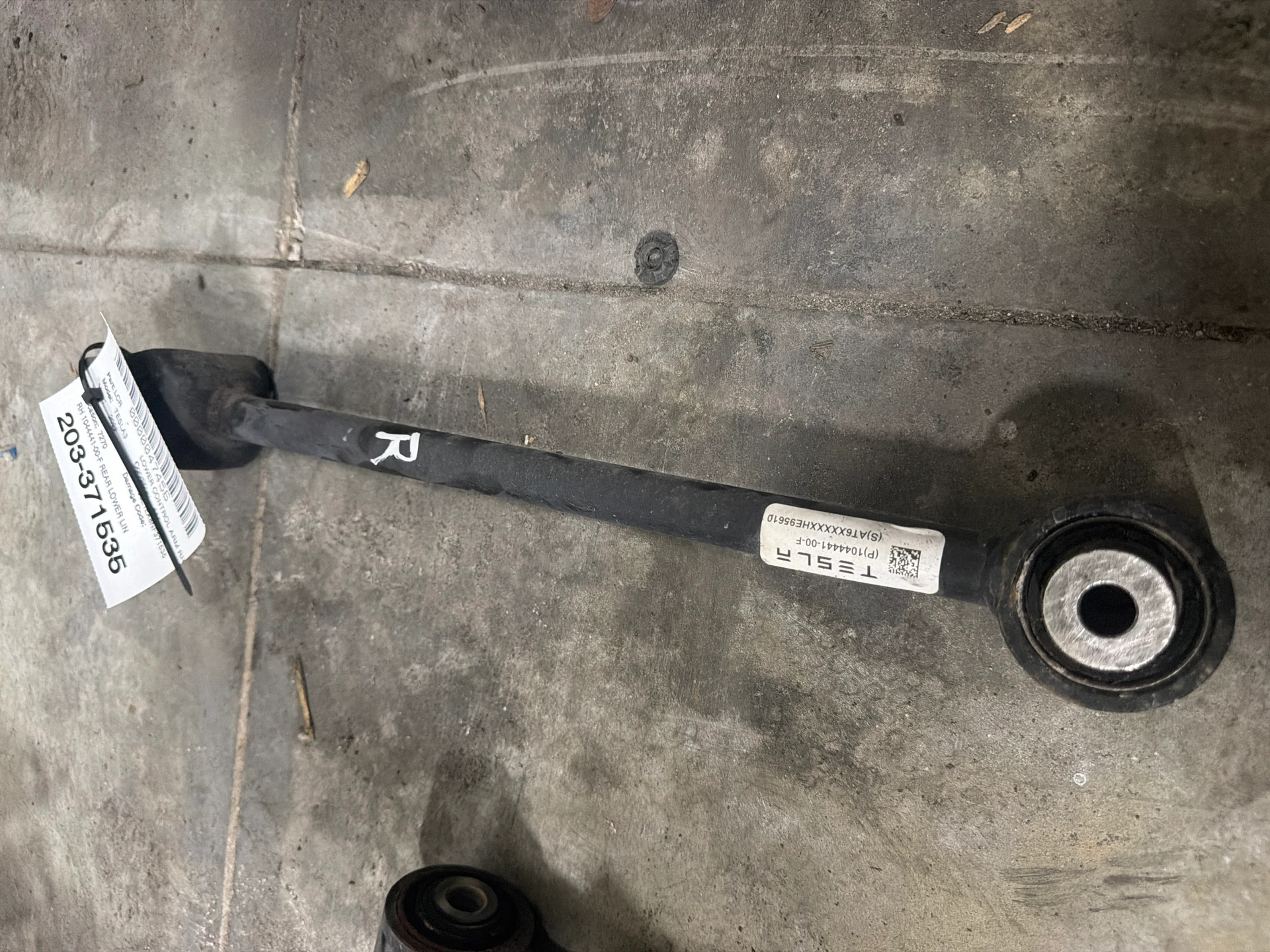 Rh Rear Lower Link Assy · 1