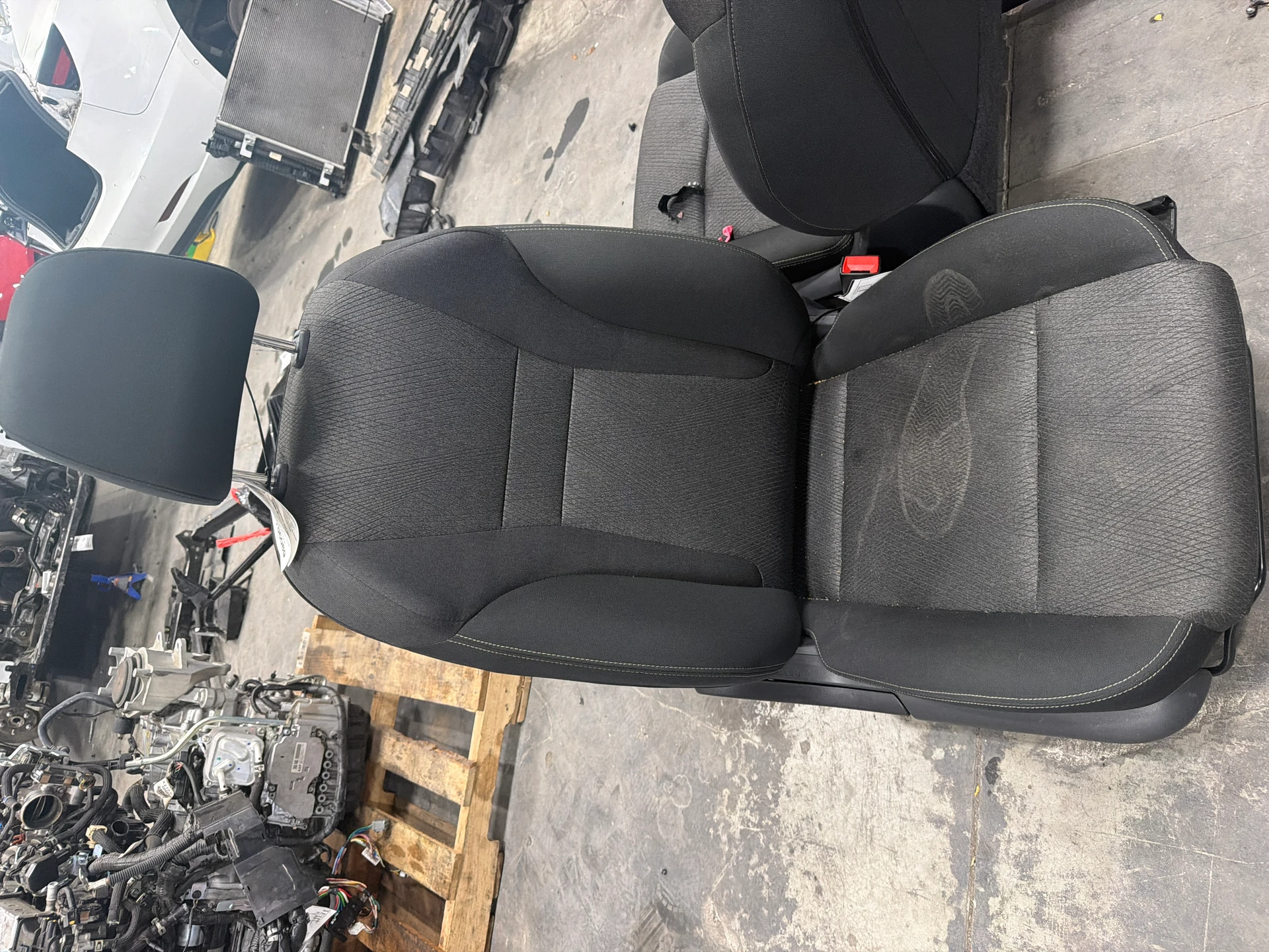 Rh Front Seat Assy · 1