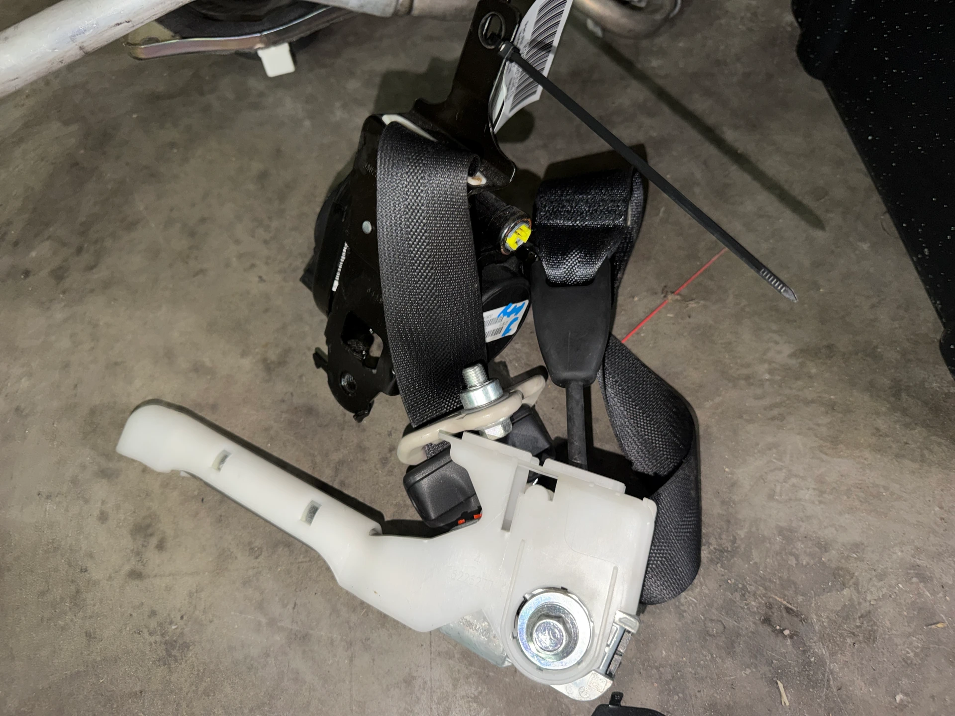 Rh Belt & Retractor · 1