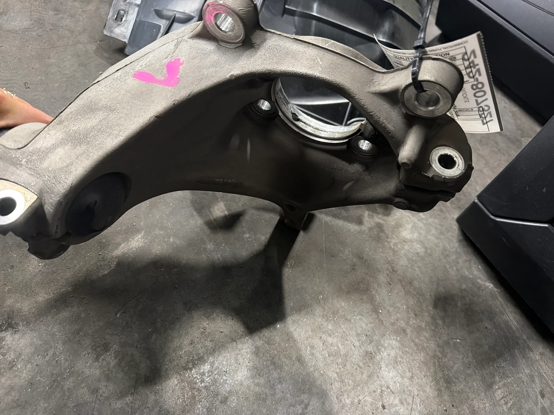 Lh Knuckle · 1