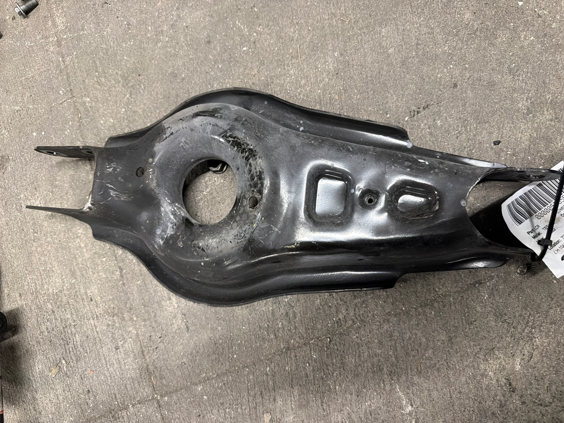 Lh Rear Lower Aft Link Assy · 1