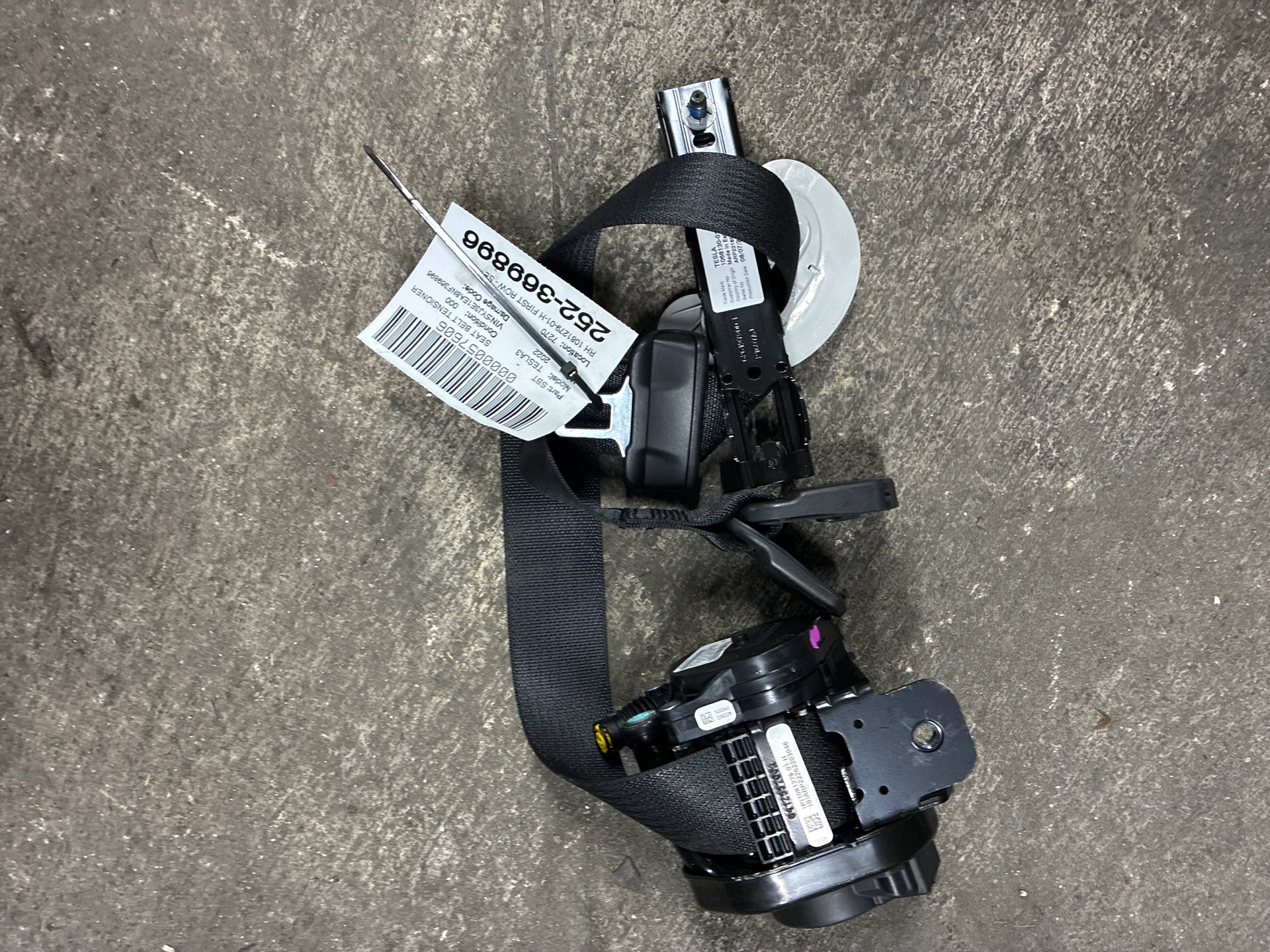 Rh First Row - Seat Belt Retractor Assembly · 1