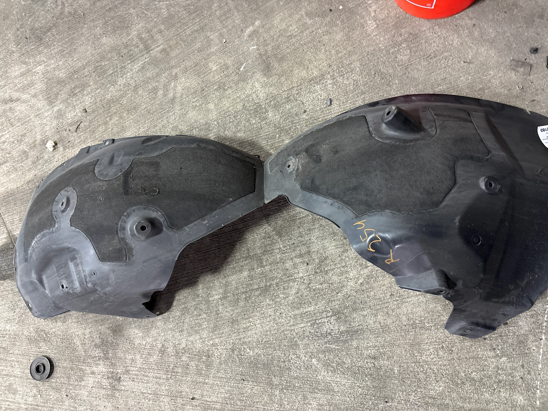 Rh Fender Liner · 1