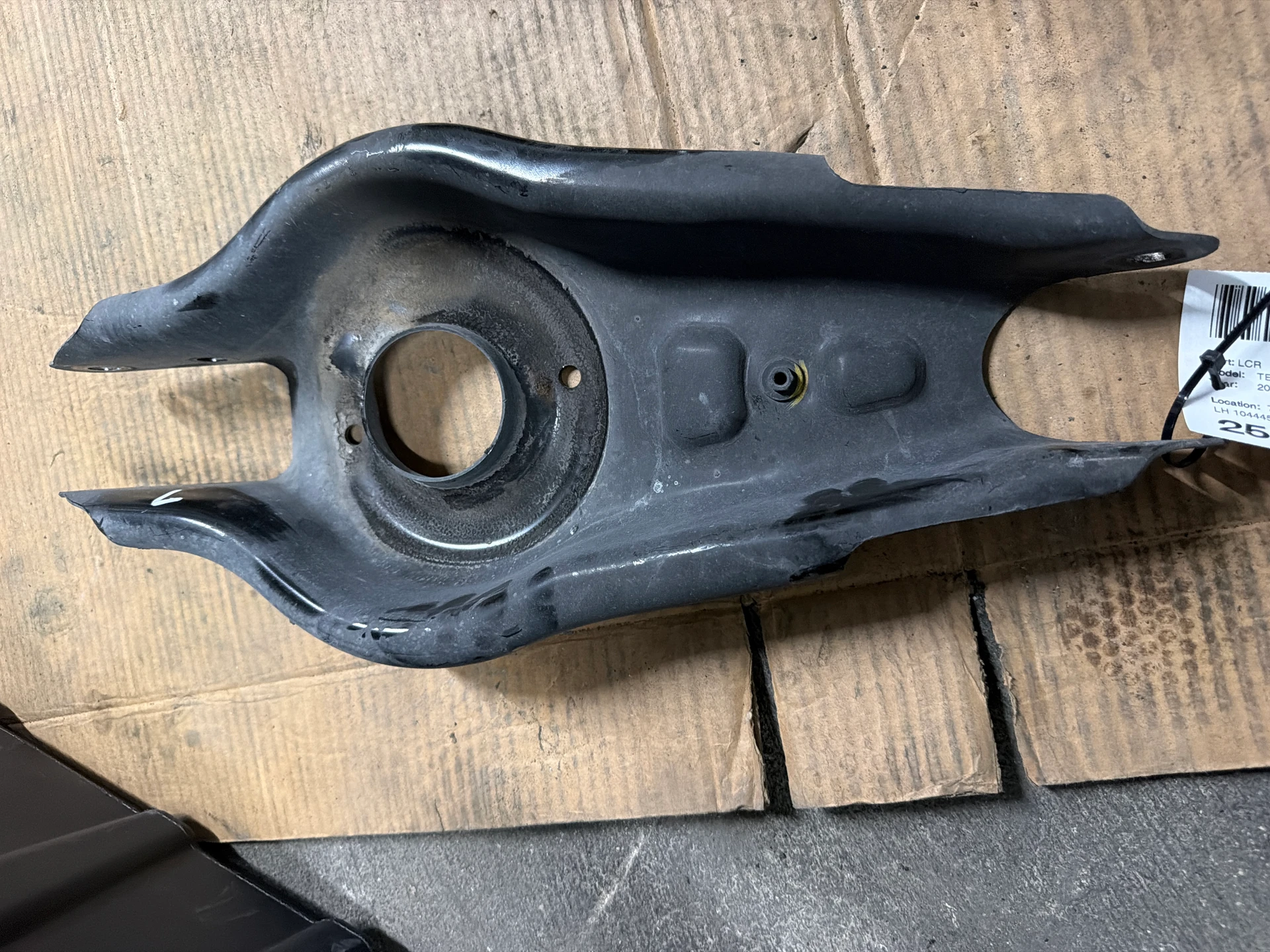 Lh Rear Lower Aft Link Assy · 1