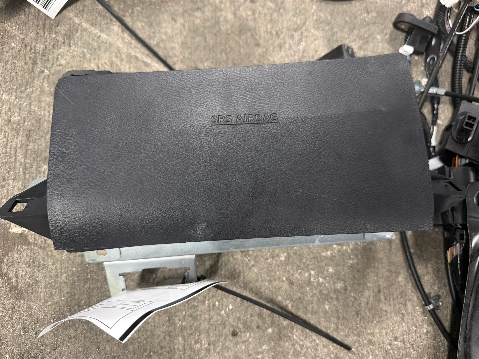 Lh Knee Air Bag · 1