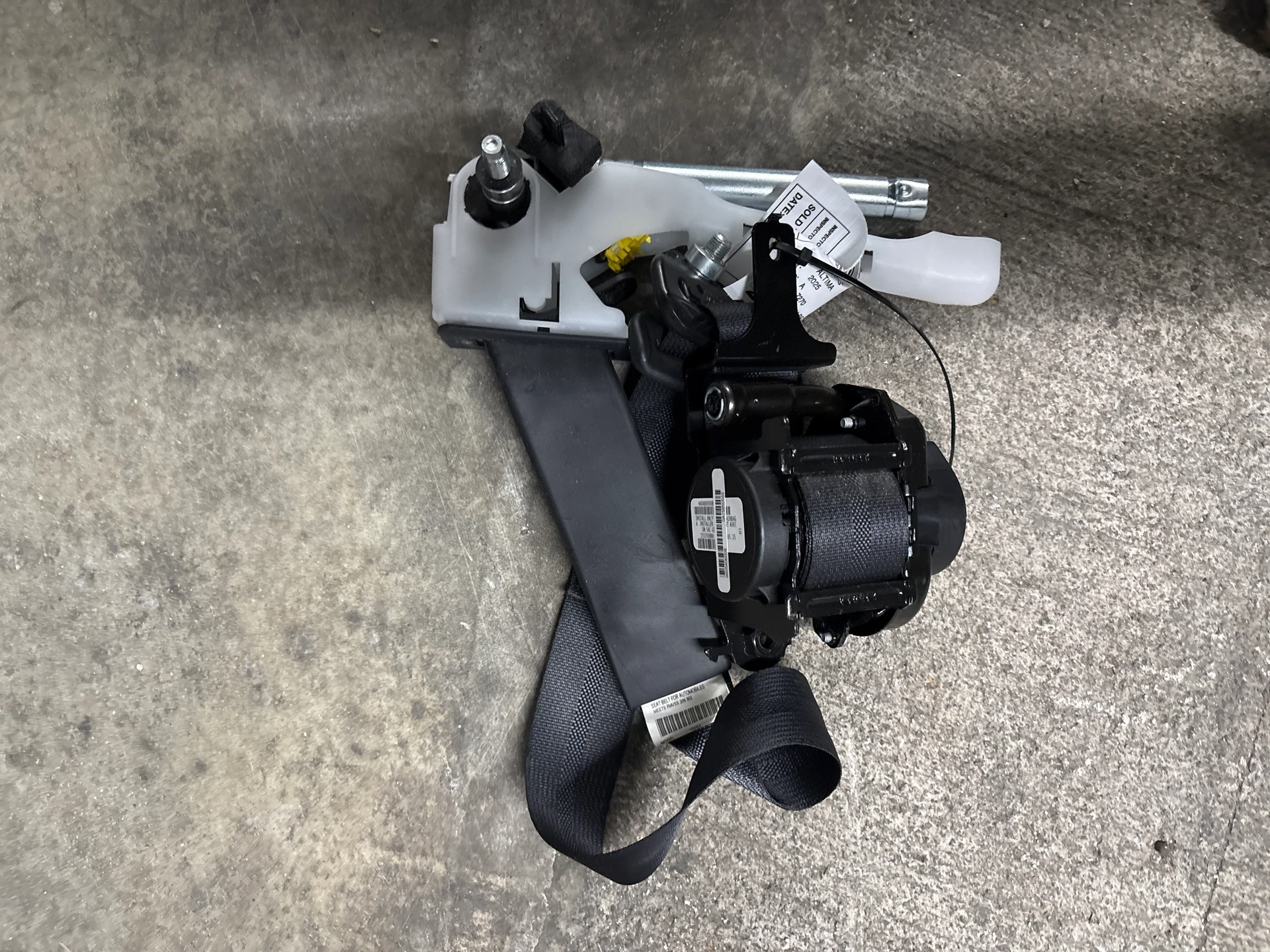 Lh Belt and Retractor · 1
