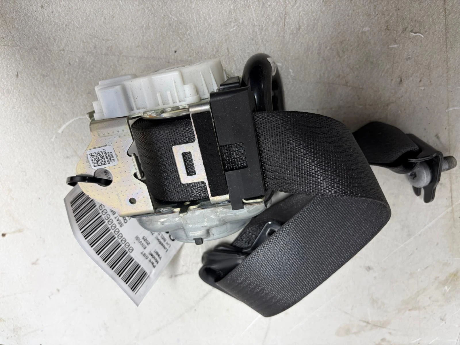 Lh Rear Belt & Retractor Black · 1