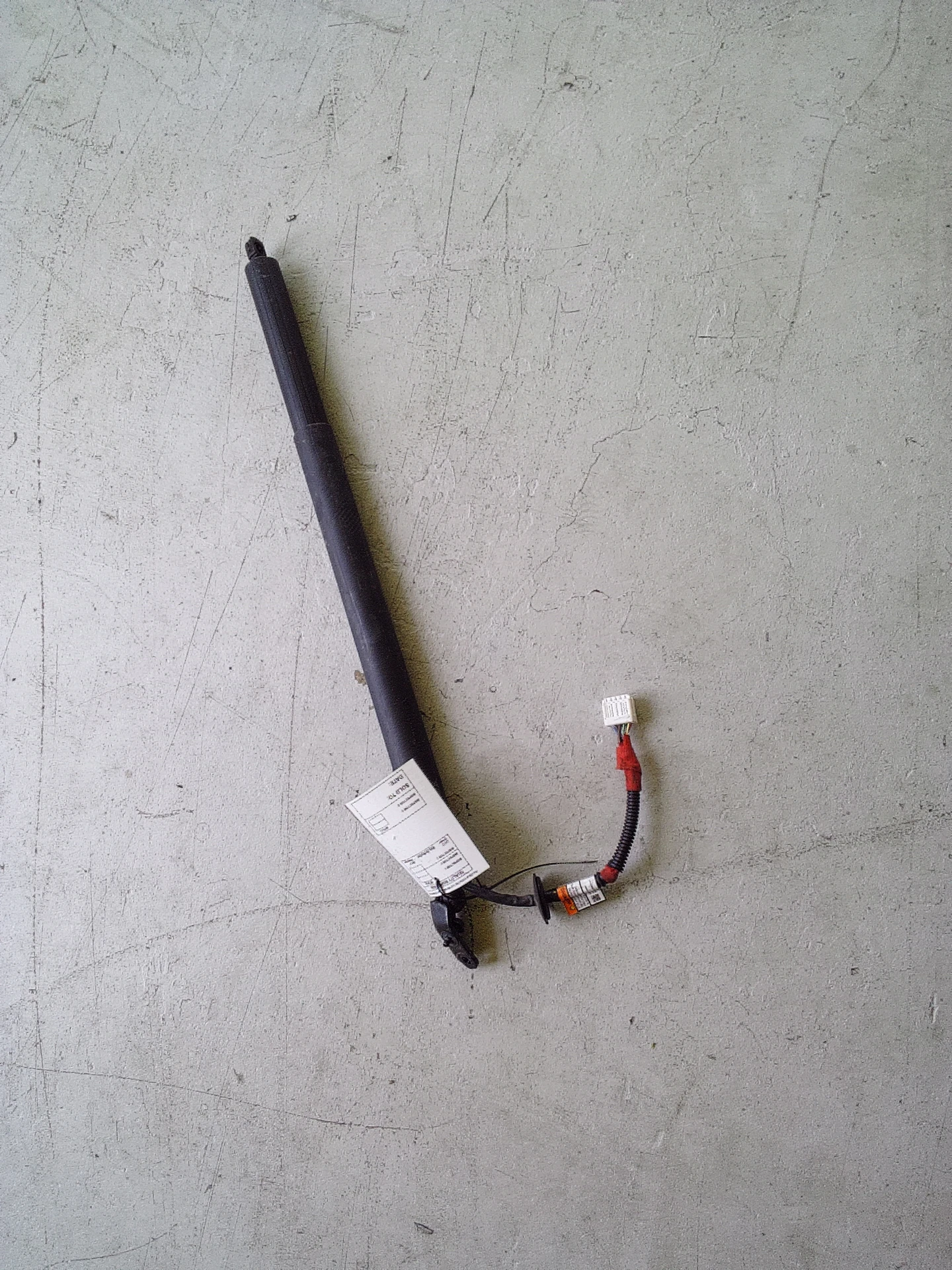 Rh Lift Gate Strut · 1
