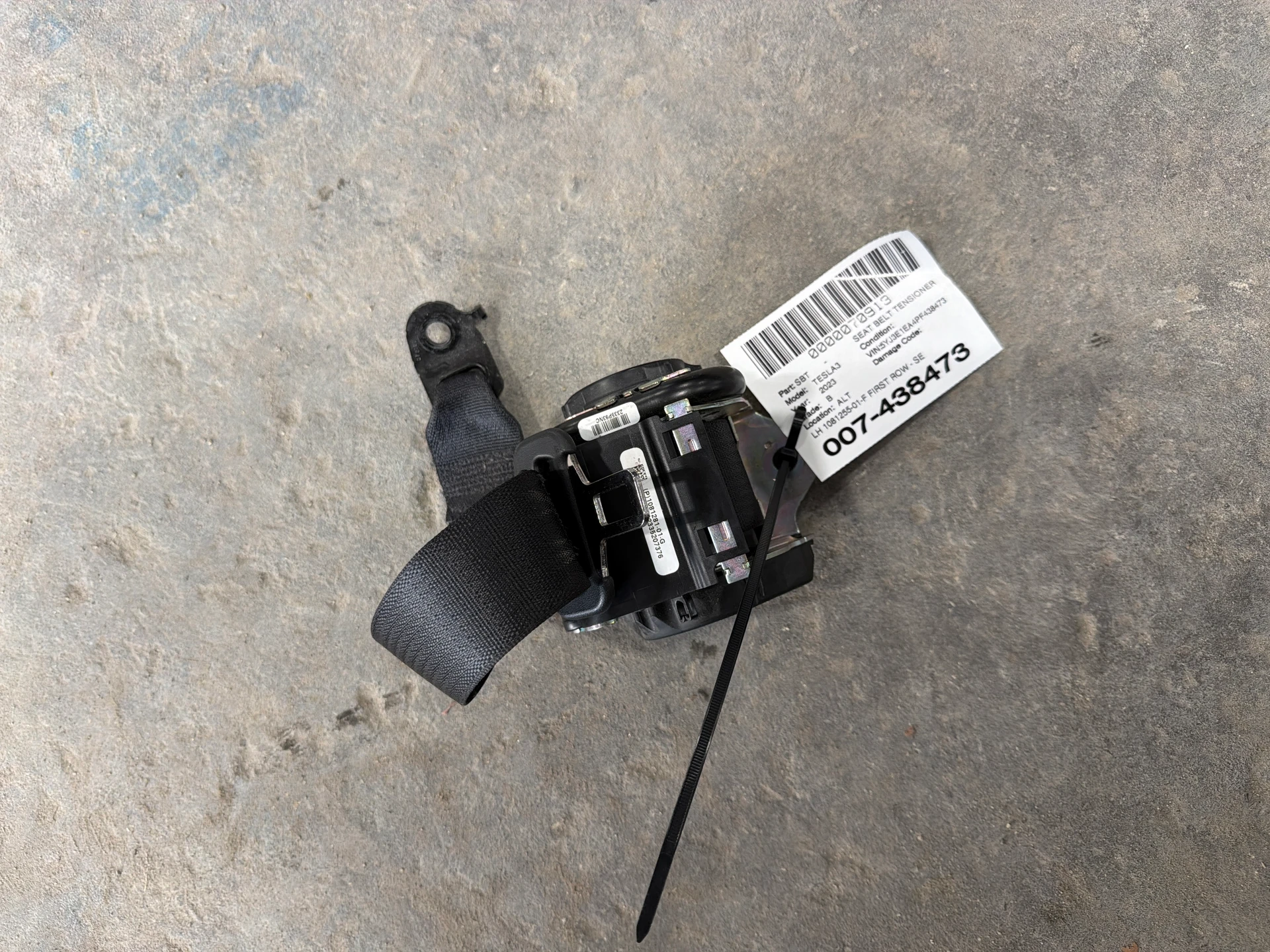 Lh First Row - Seat Belt Retractor Assembly · 1