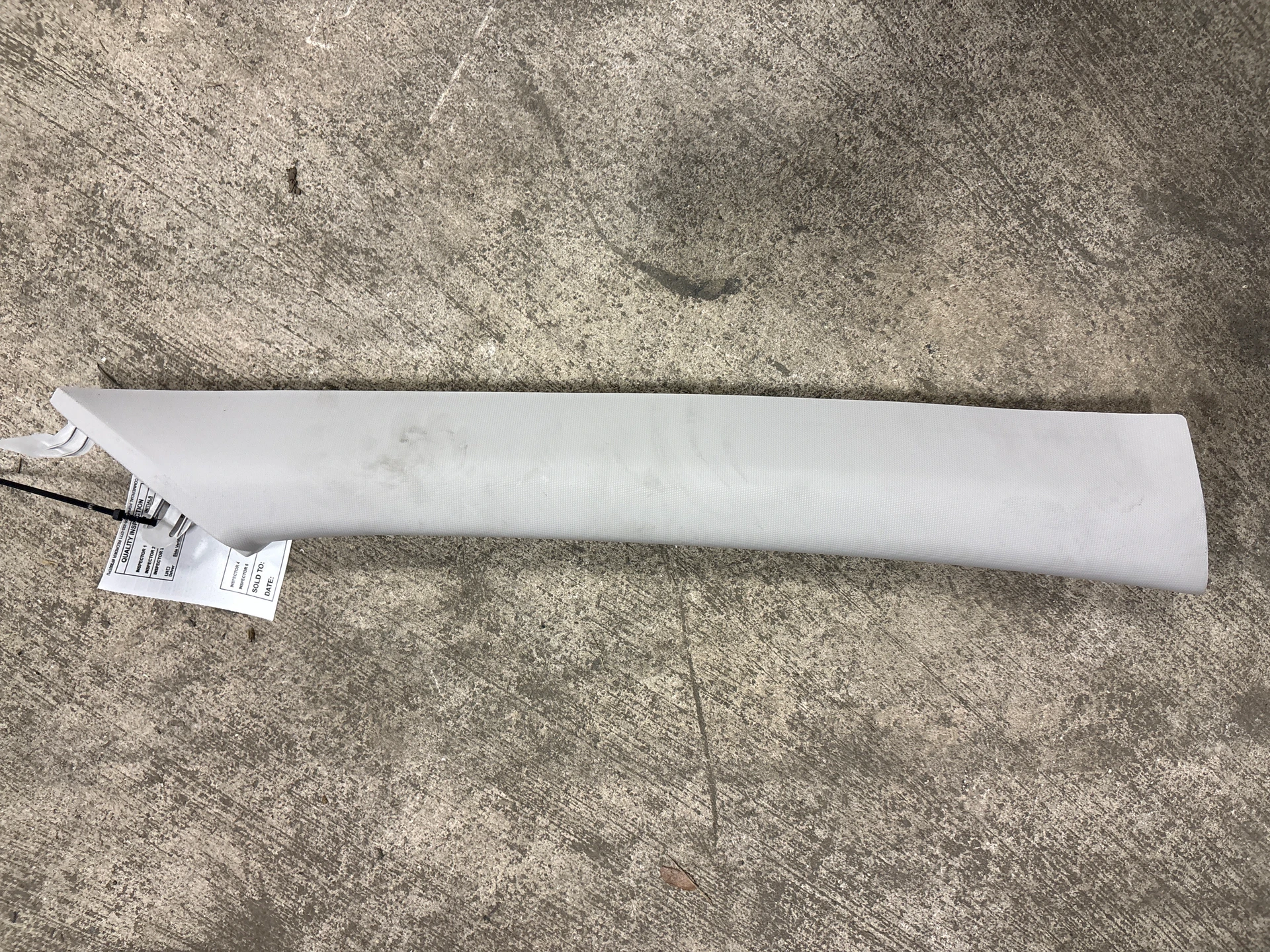 Rh Windshield Pillar Trim · 1