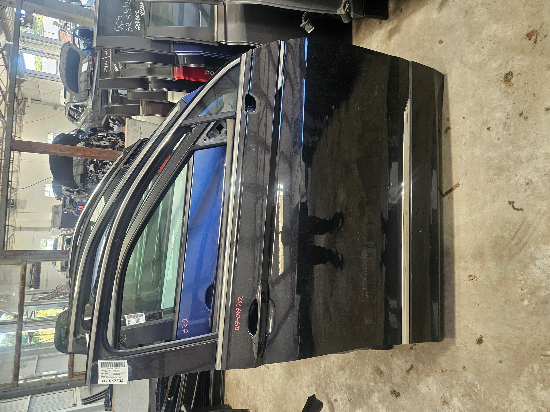 Rh Front Door Assy · 1