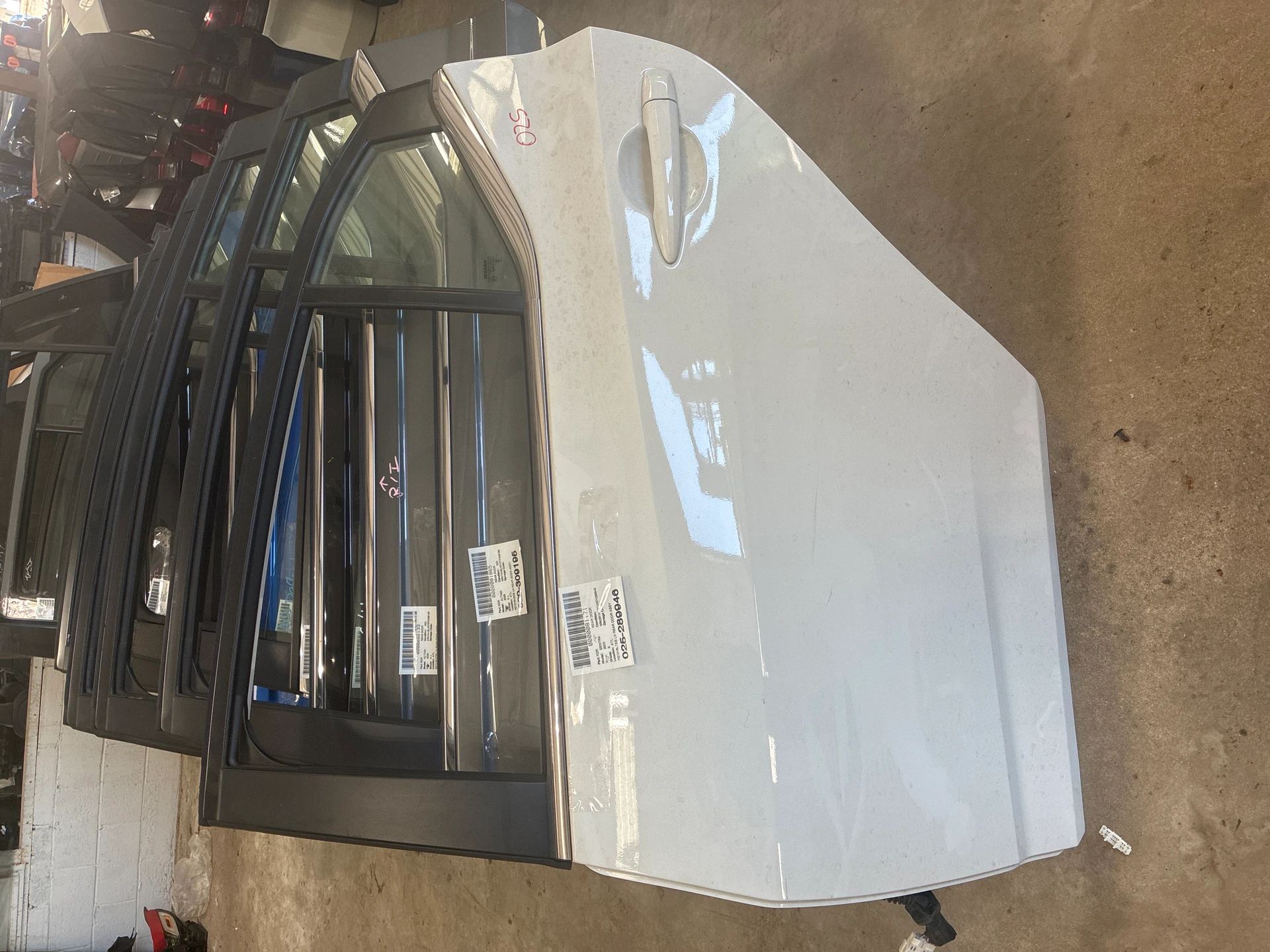 Lh Rear Door Assy · 1