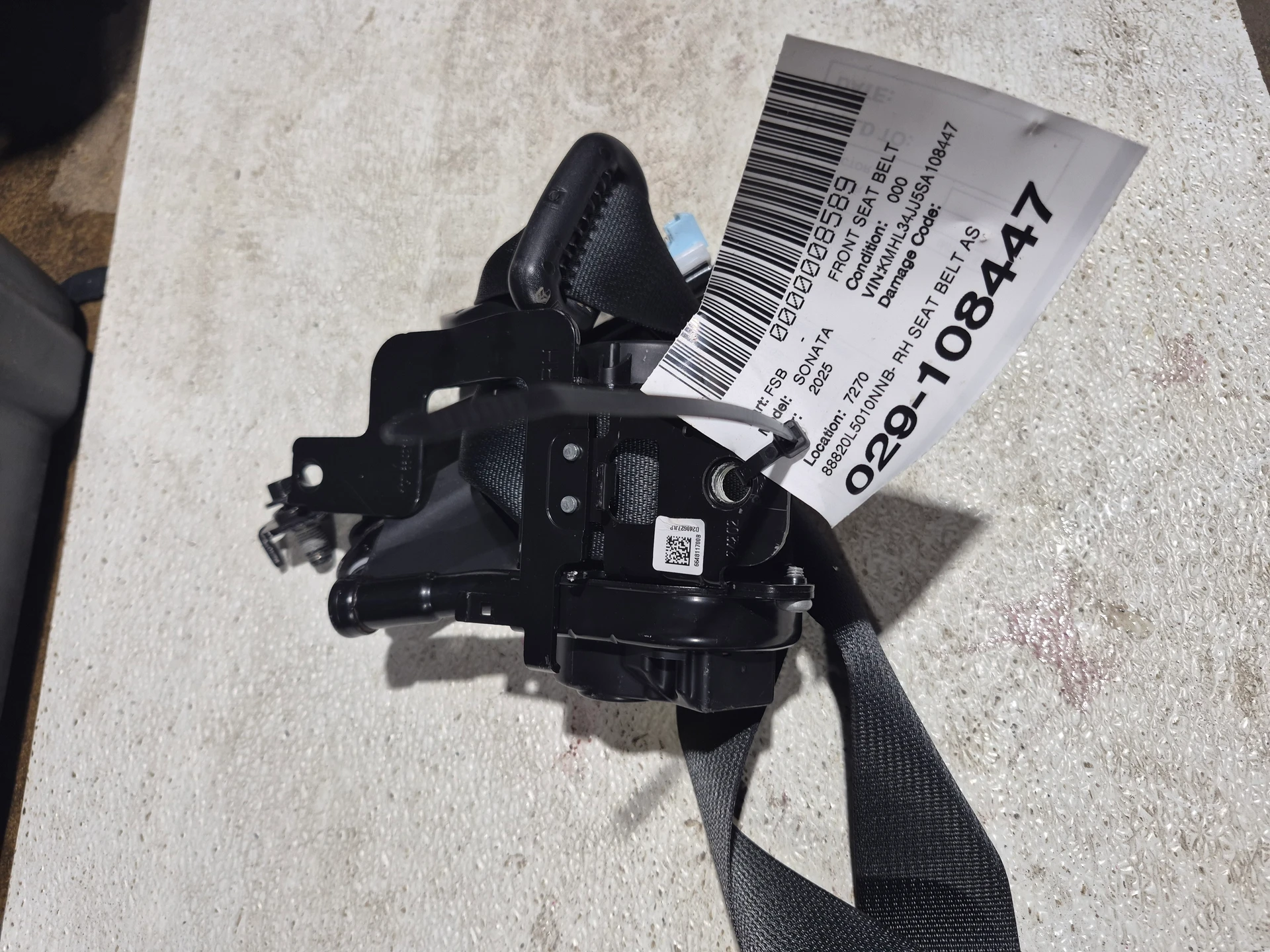 Rh Seat Belt Assy · 1