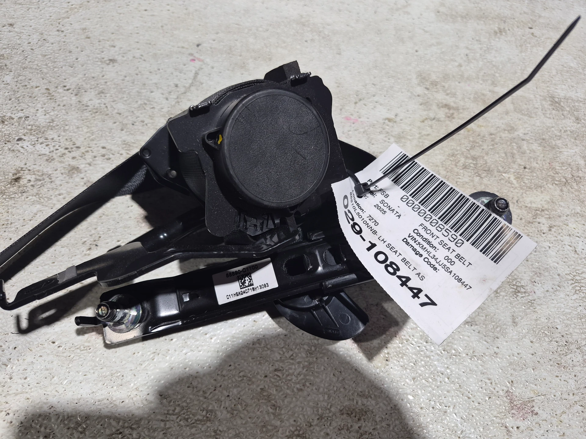 Lh Seat Belt Assy · 1
